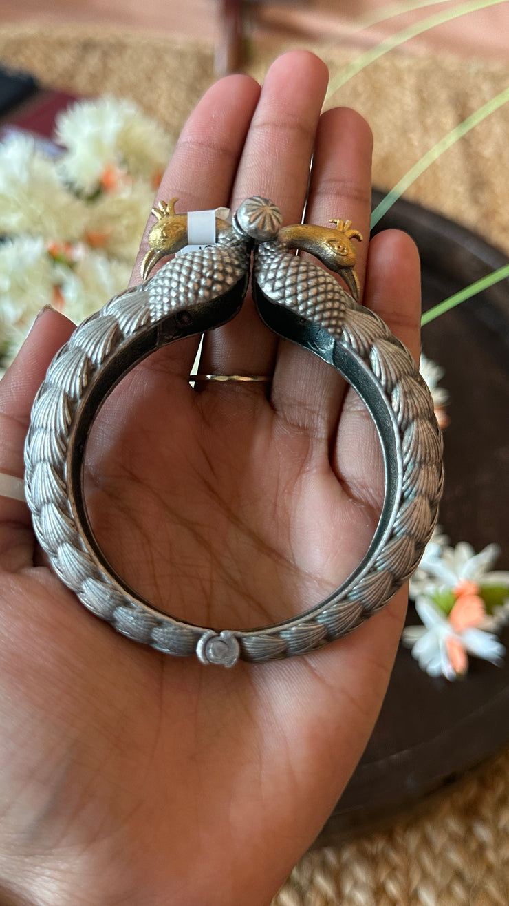 Dual tone kada