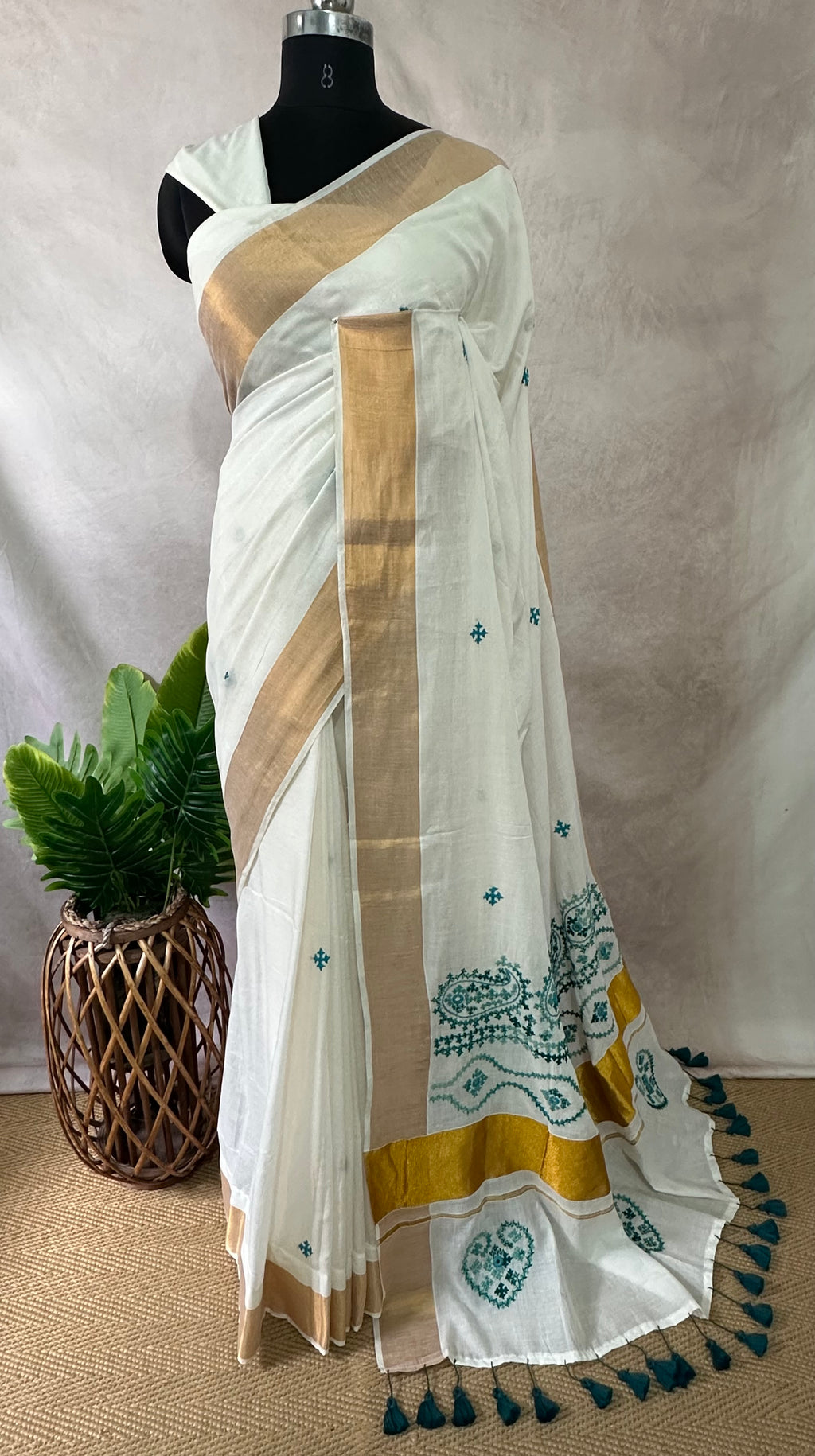 Set saree with gujrati hand work (Kutch work)