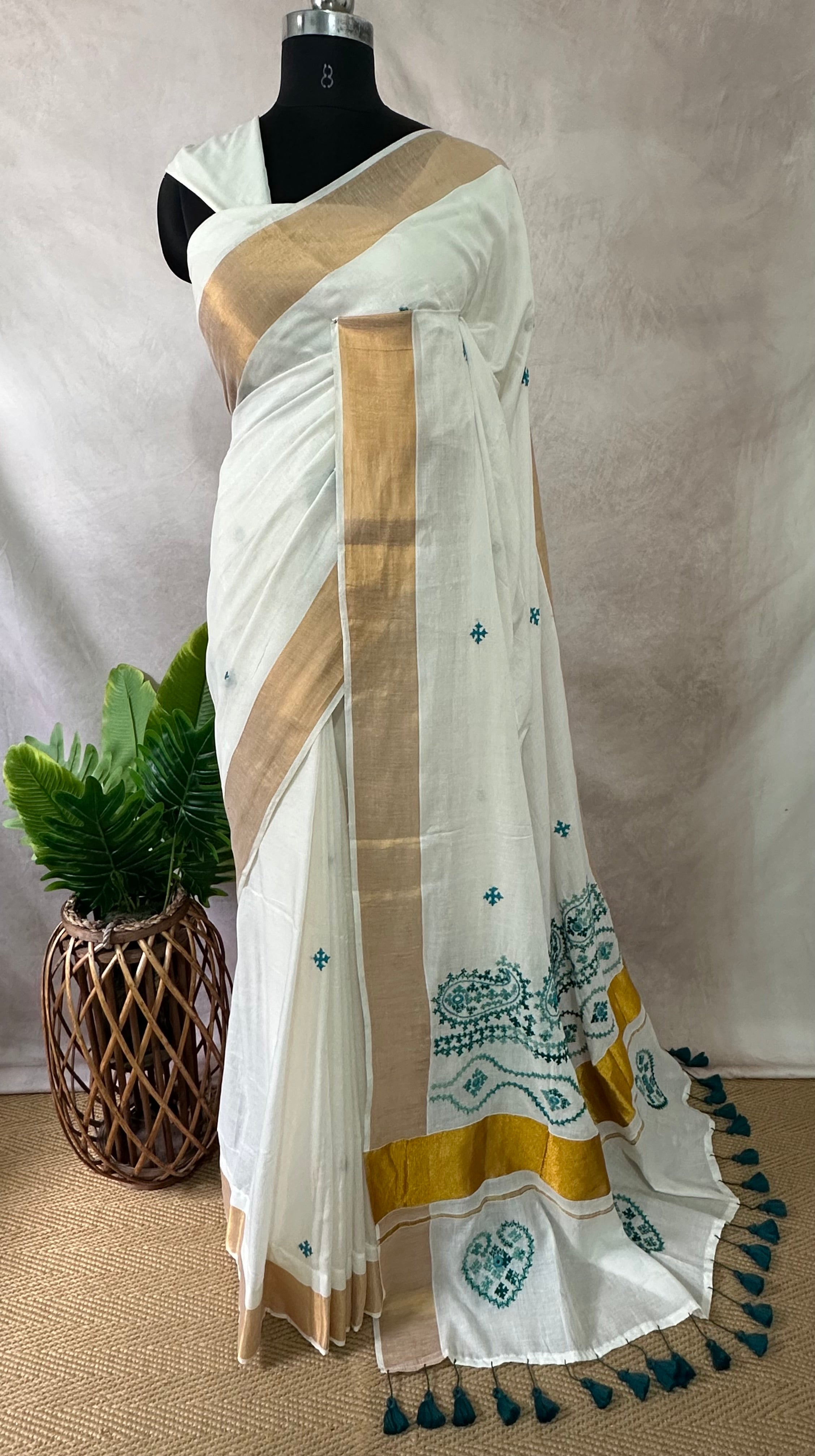 Set saree with gujrati hand work (Kutch work)