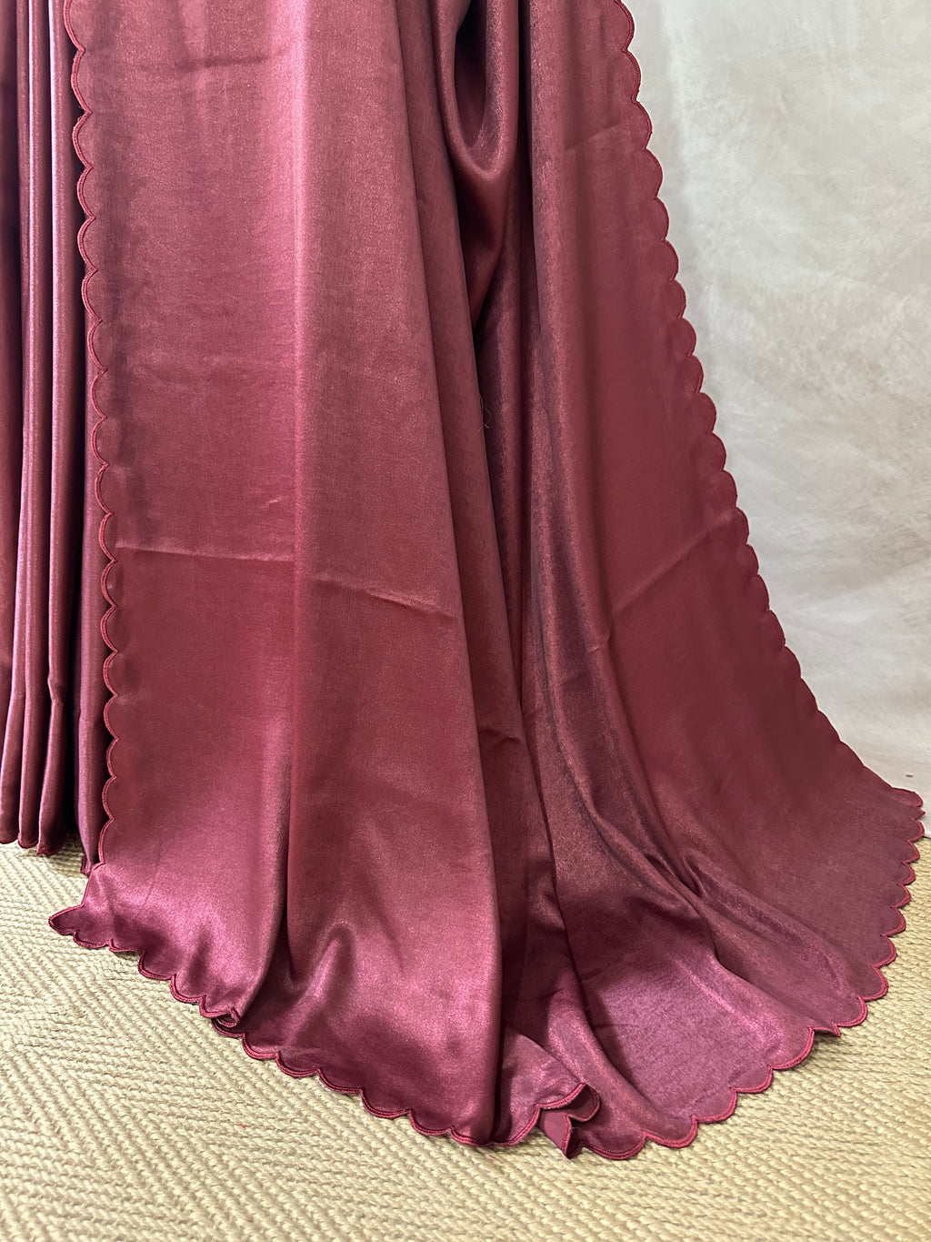 Shimmer crepe saree with scallop border, with stitched blouse