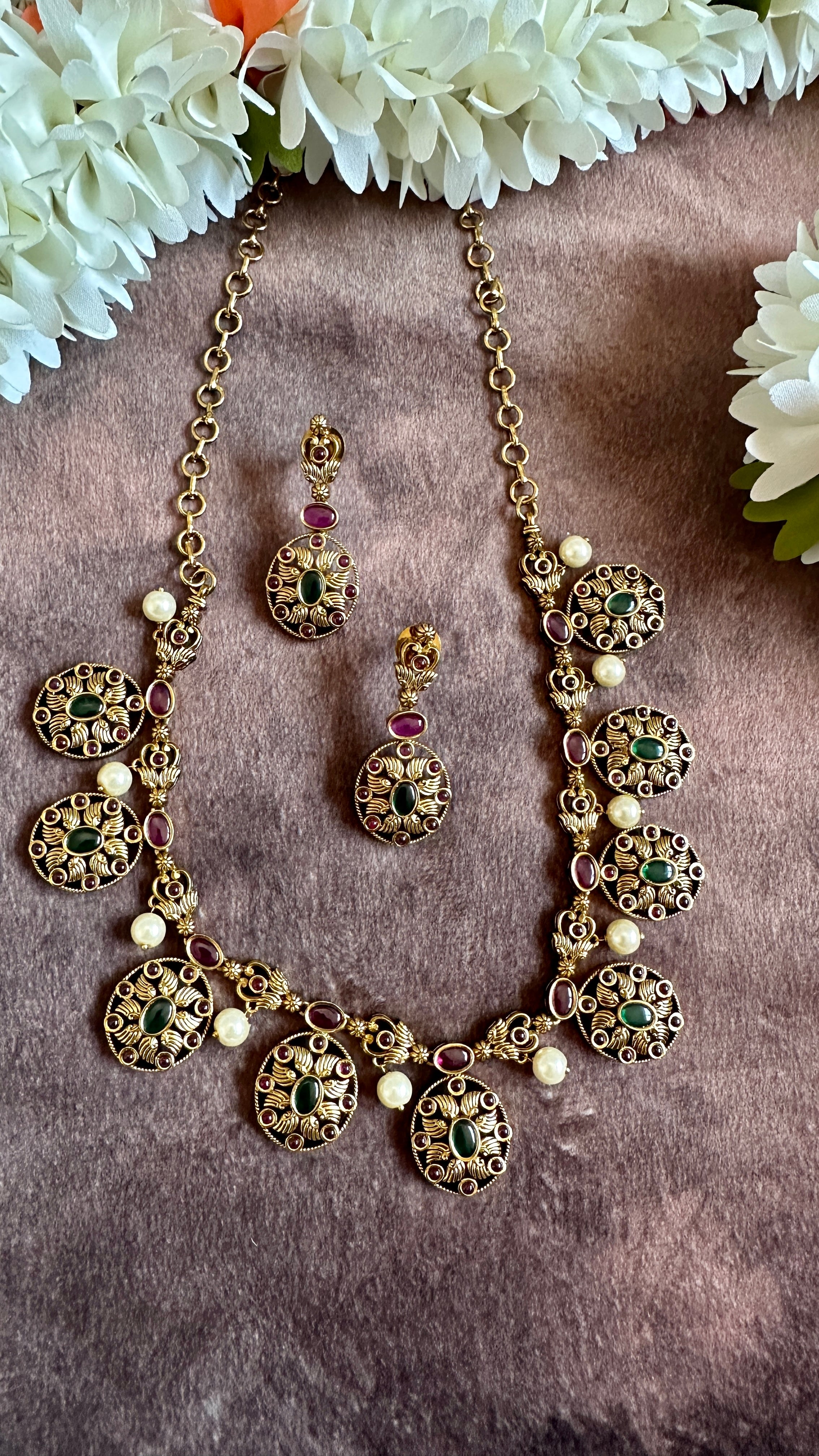 Short necklace with earring