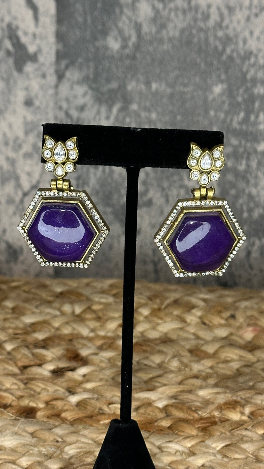 Dual tone neklace with purple stone