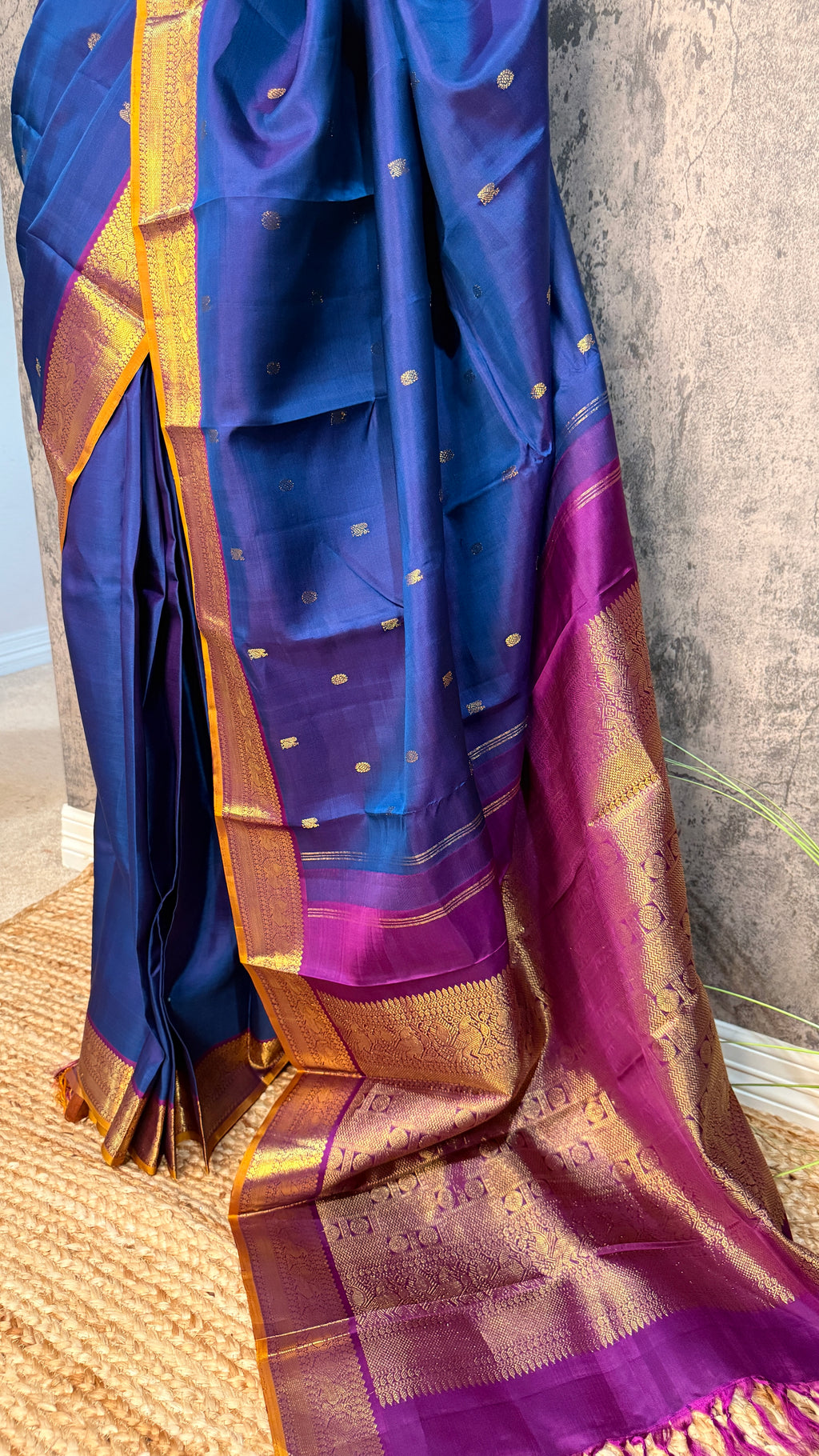 Pure handloom kanchivaram blue saree with 2gm zari karvai border