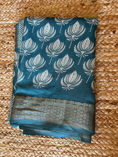Gift saree, (no pico and fall)