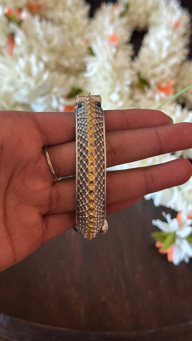 Dual tone kada