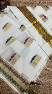 Set saree with lotus weave