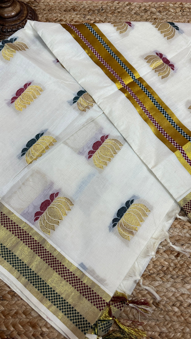 Set saree with lotus weave
