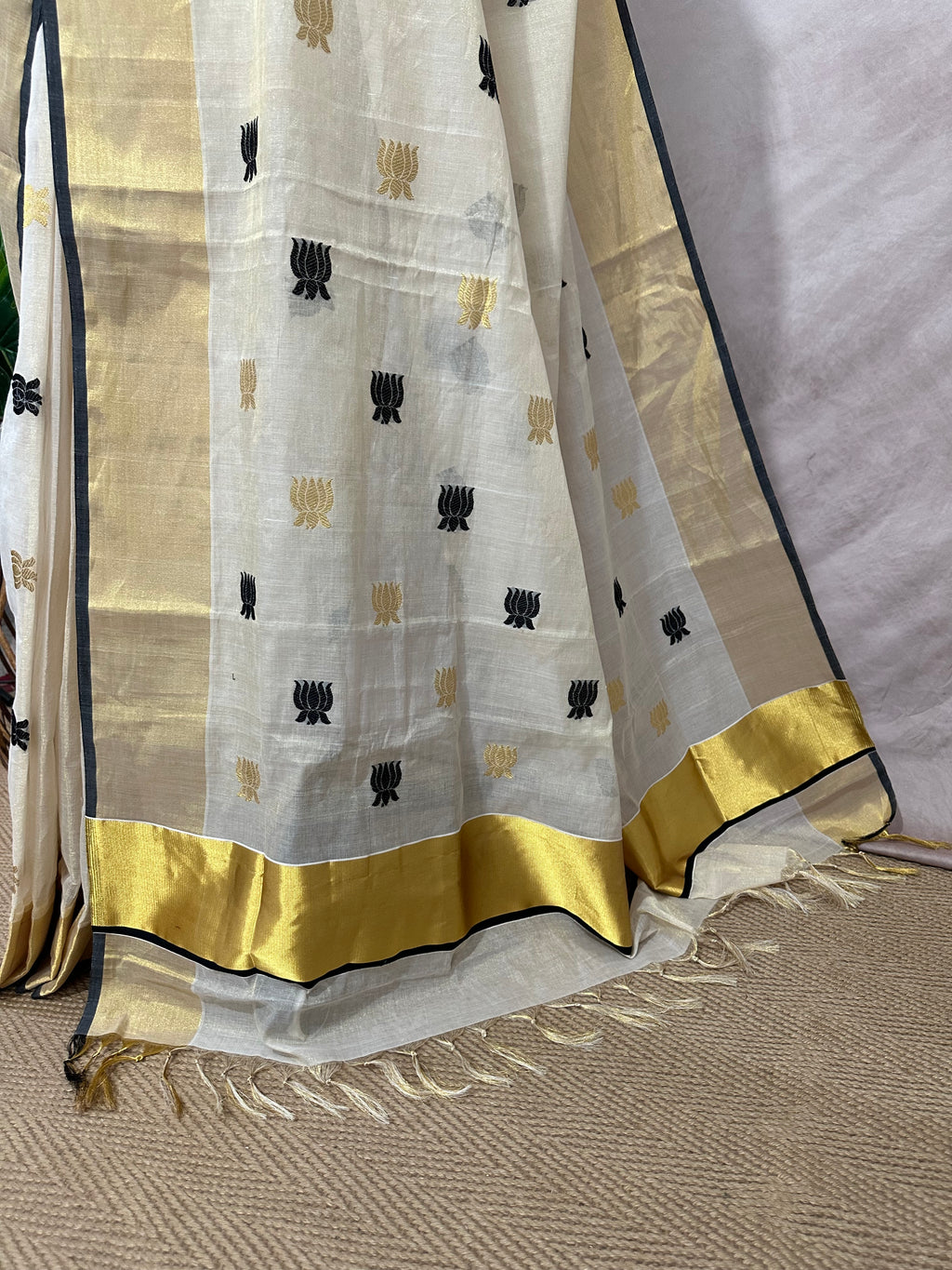 Handloom tissue kerala kasavu saree with stitched blouse