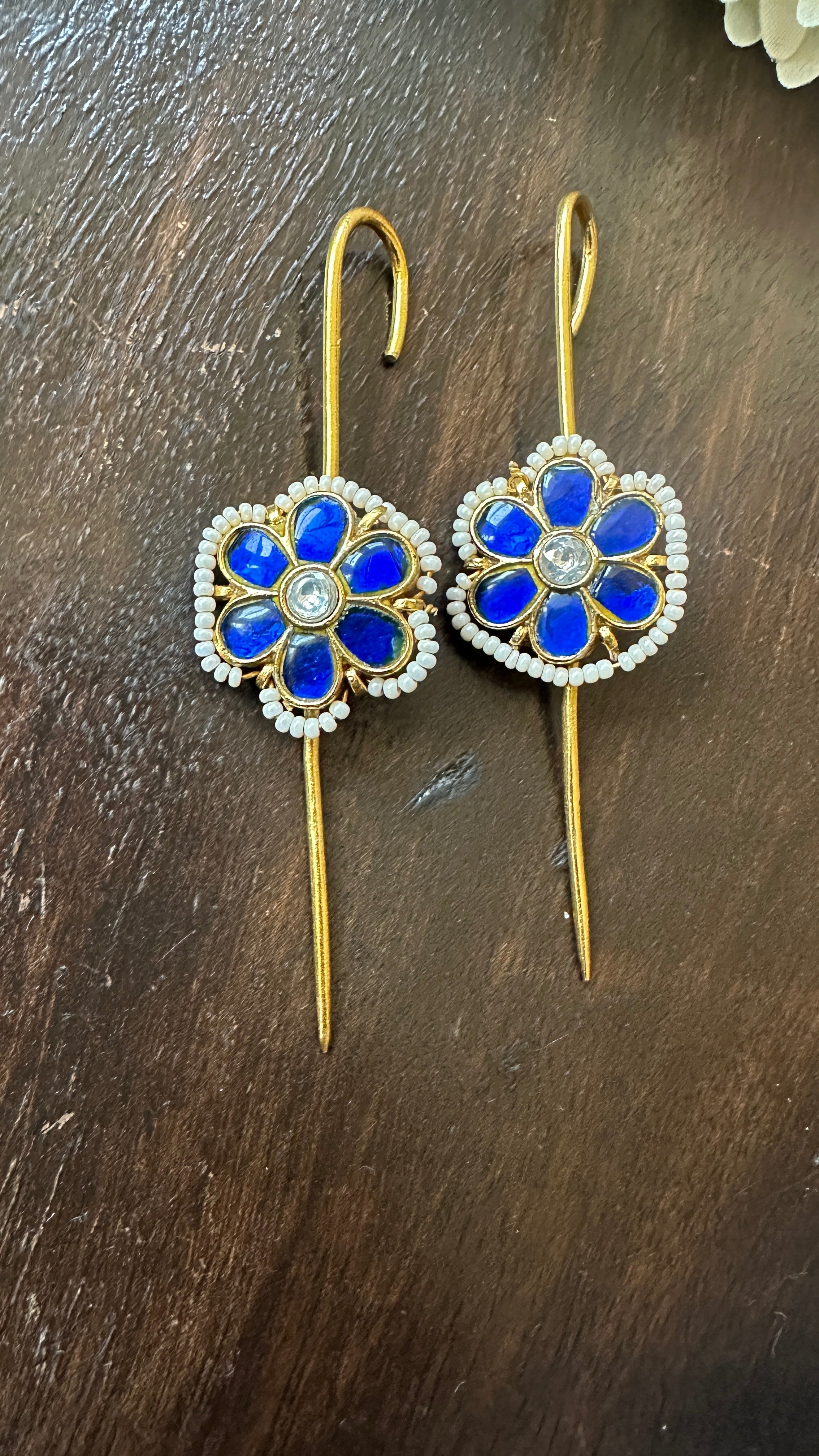 Blue color kundan stone ear pin/cuff