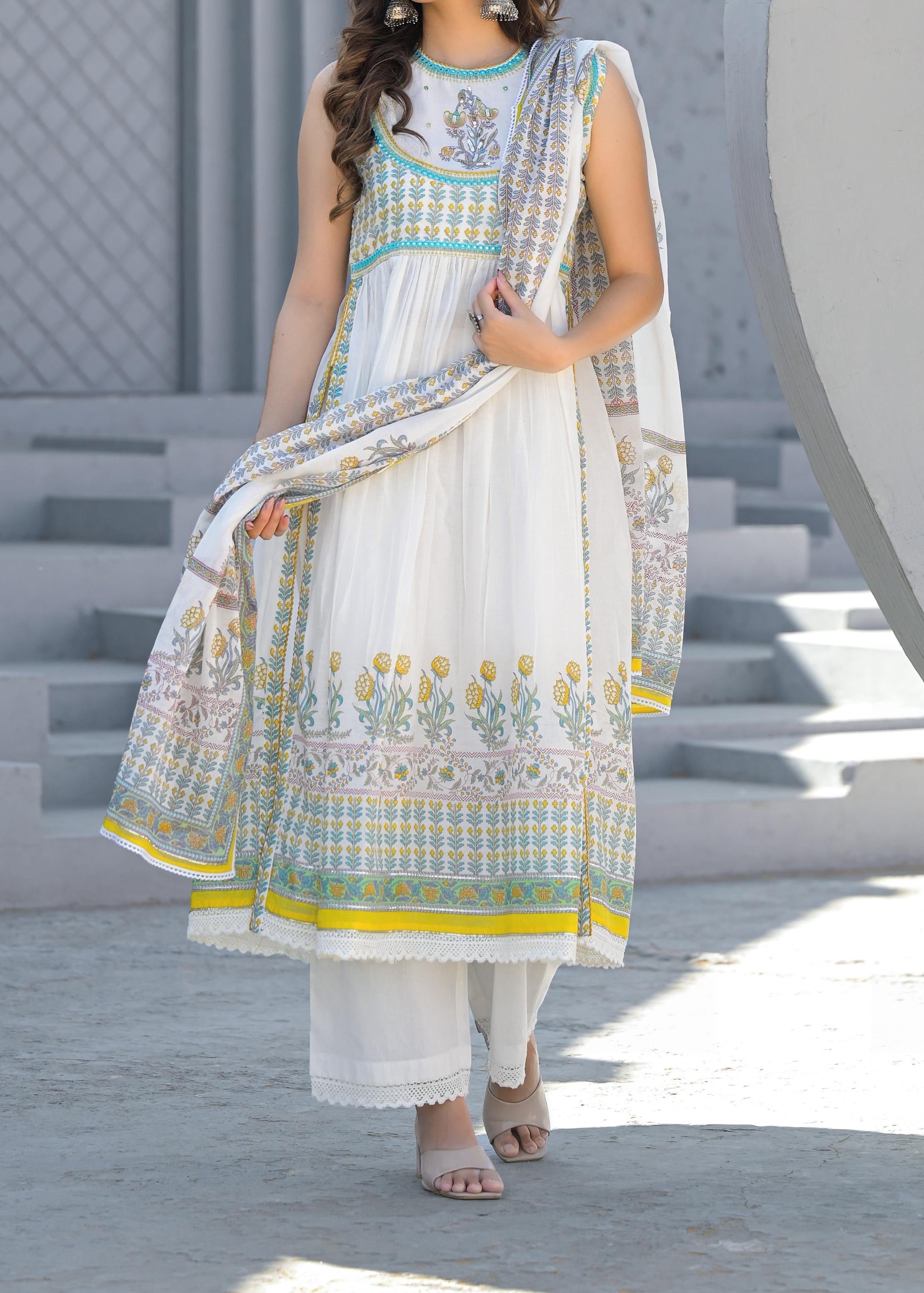 White mulcotton kurti with bottom and dupatta