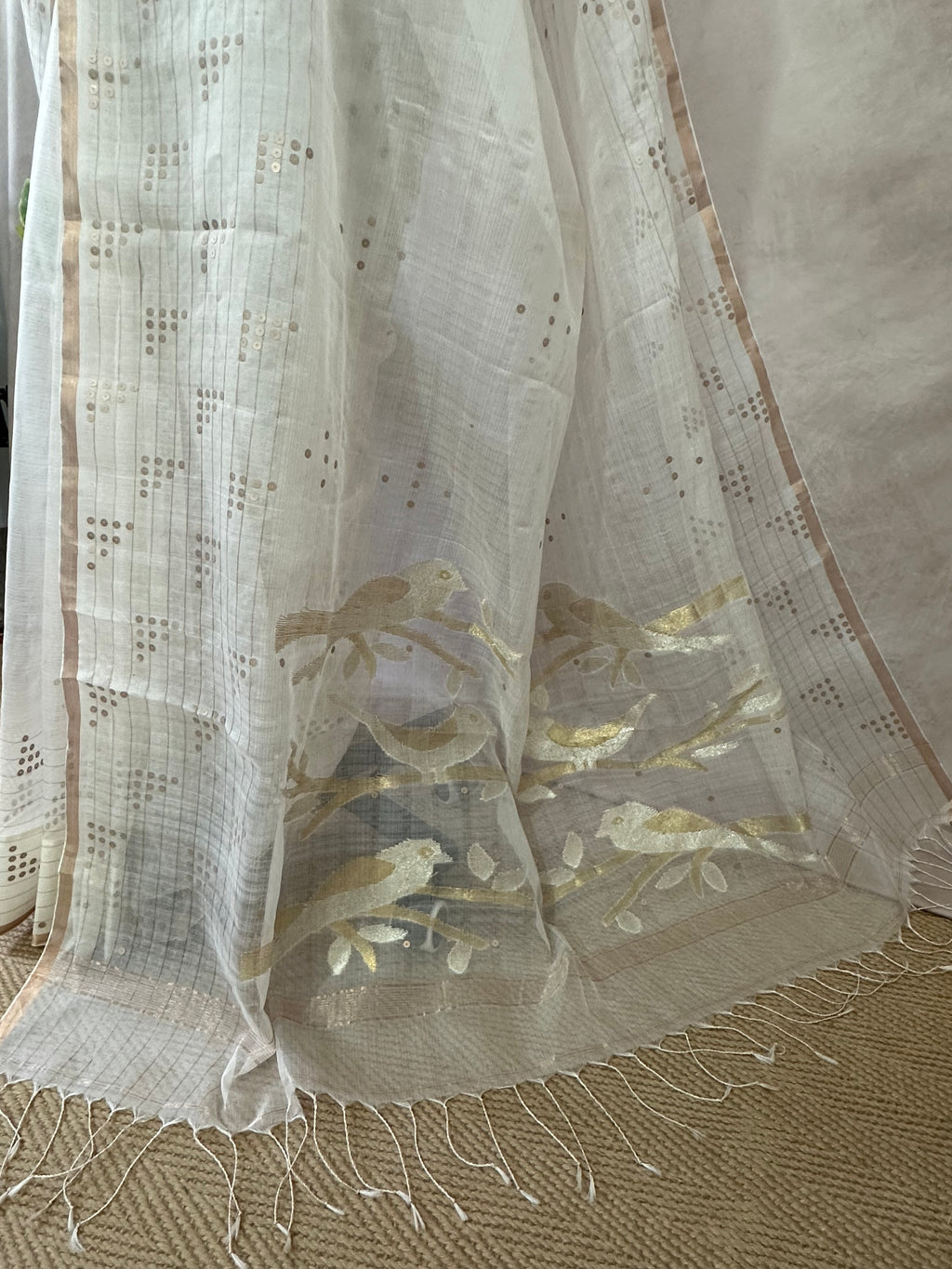 Muslin handloom saree with sequins pocket weave and jamdani pallu, with stitched blouse