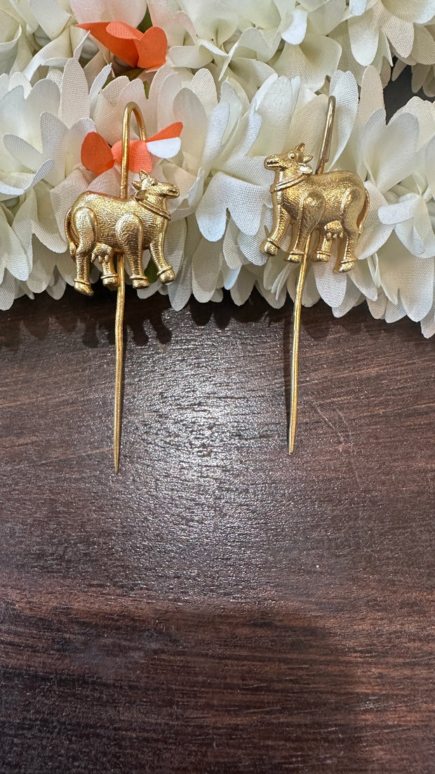 Gold ear cuff/pin