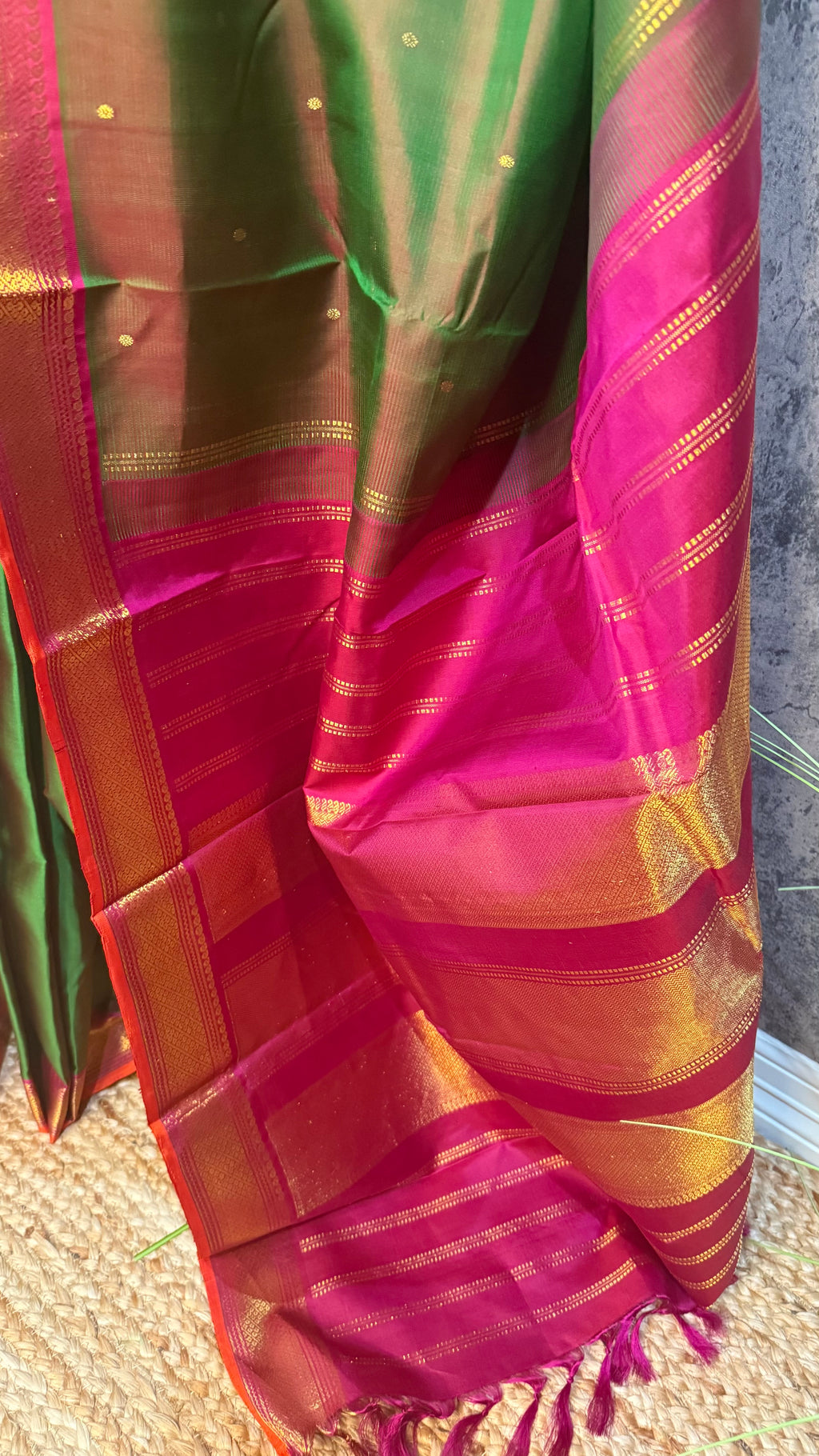 Handloom Double shaded green kanchivaram pure silk saree with pink border