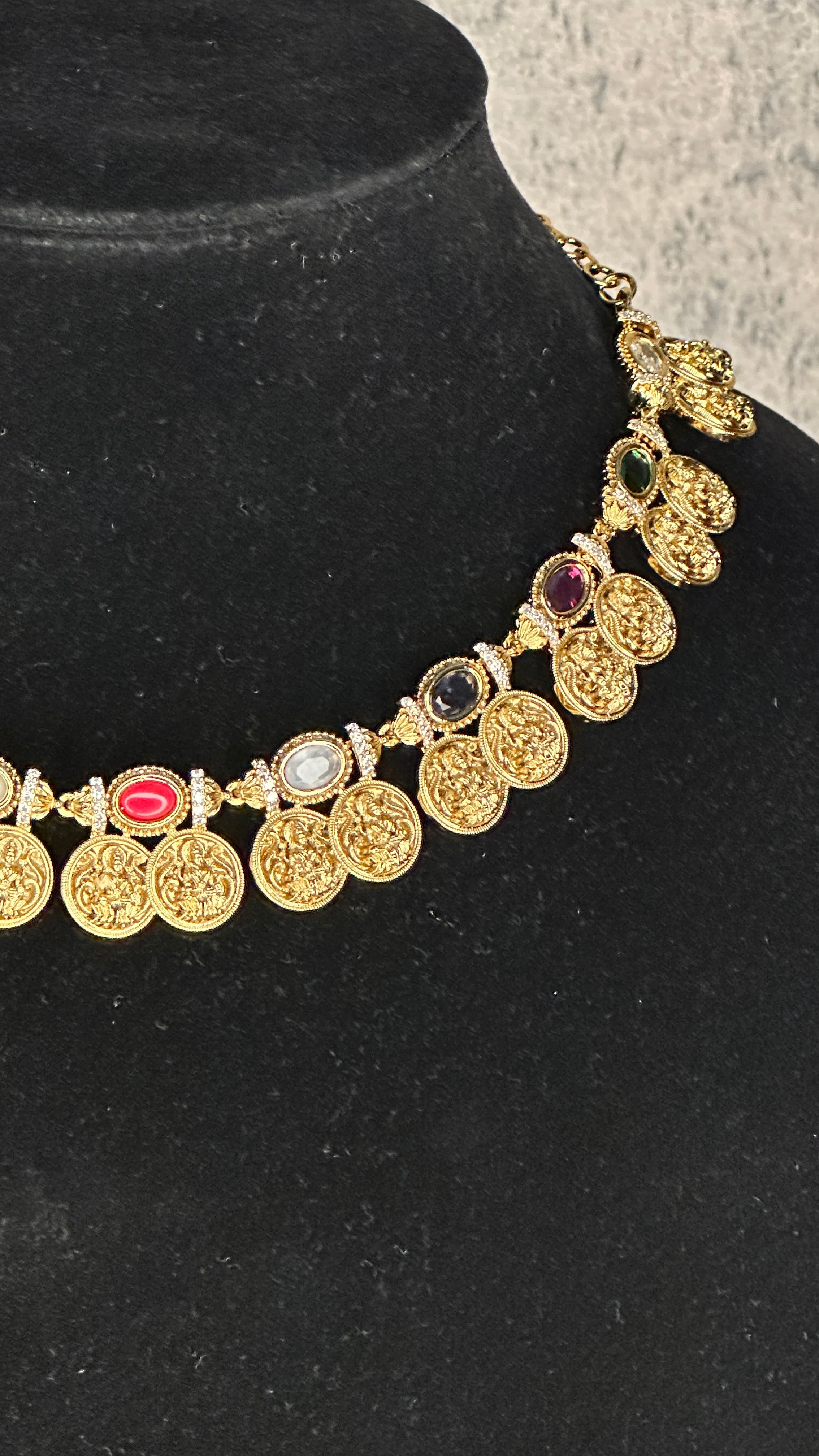 Navarathna kasu necklace with stud