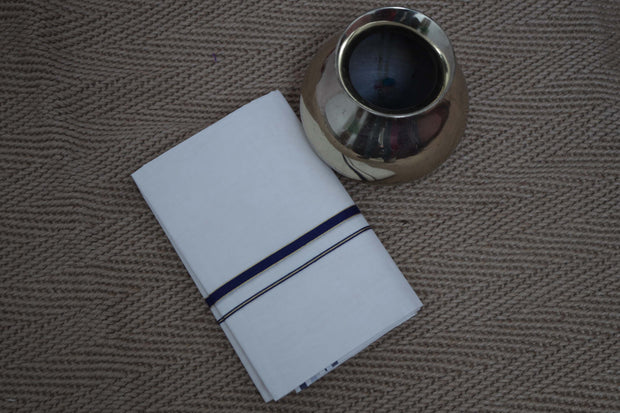 Puliyilakkara set mundu with navy blue and gold border