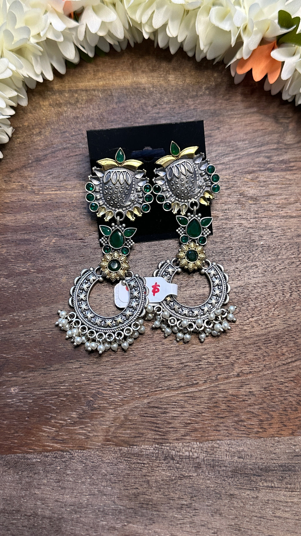 Light weight Dual tone earring with green stone