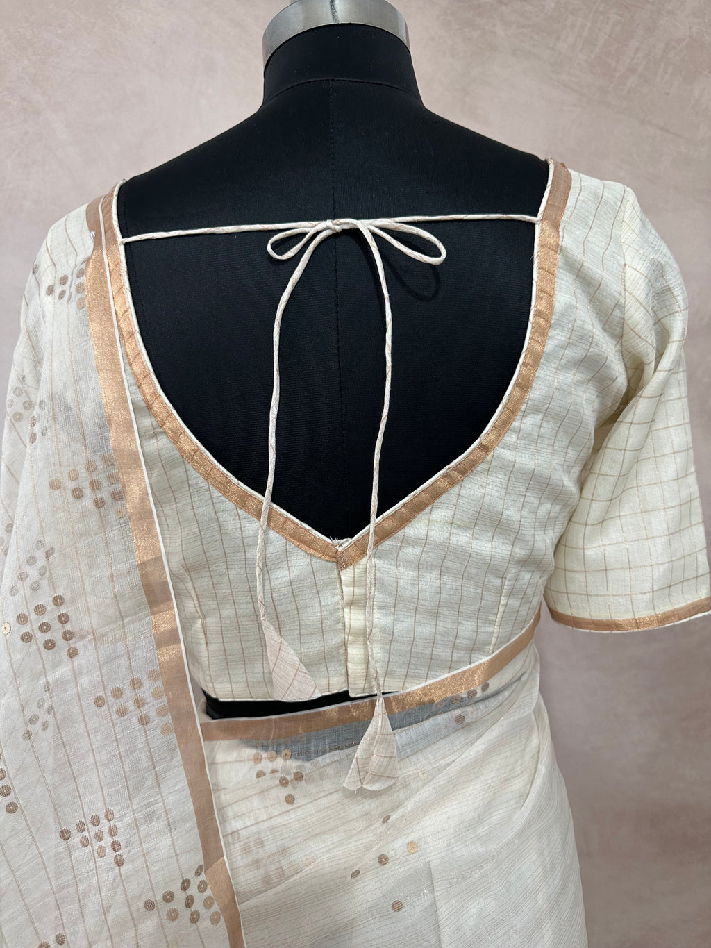 Muslin handloom saree with sequins pocket weave and jamdani pallu, with stitched blouse