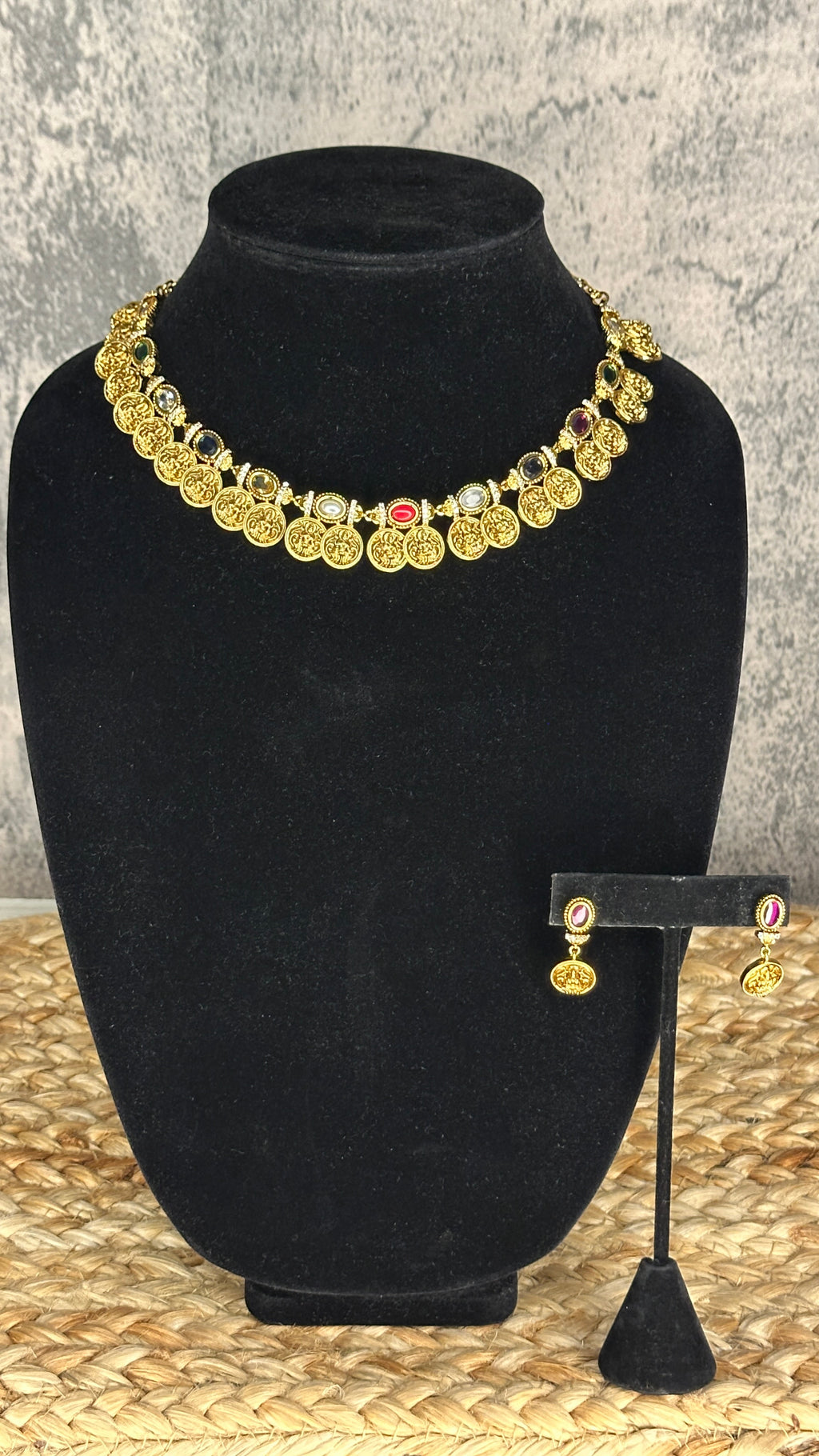 Navarathna kasu necklace with stud