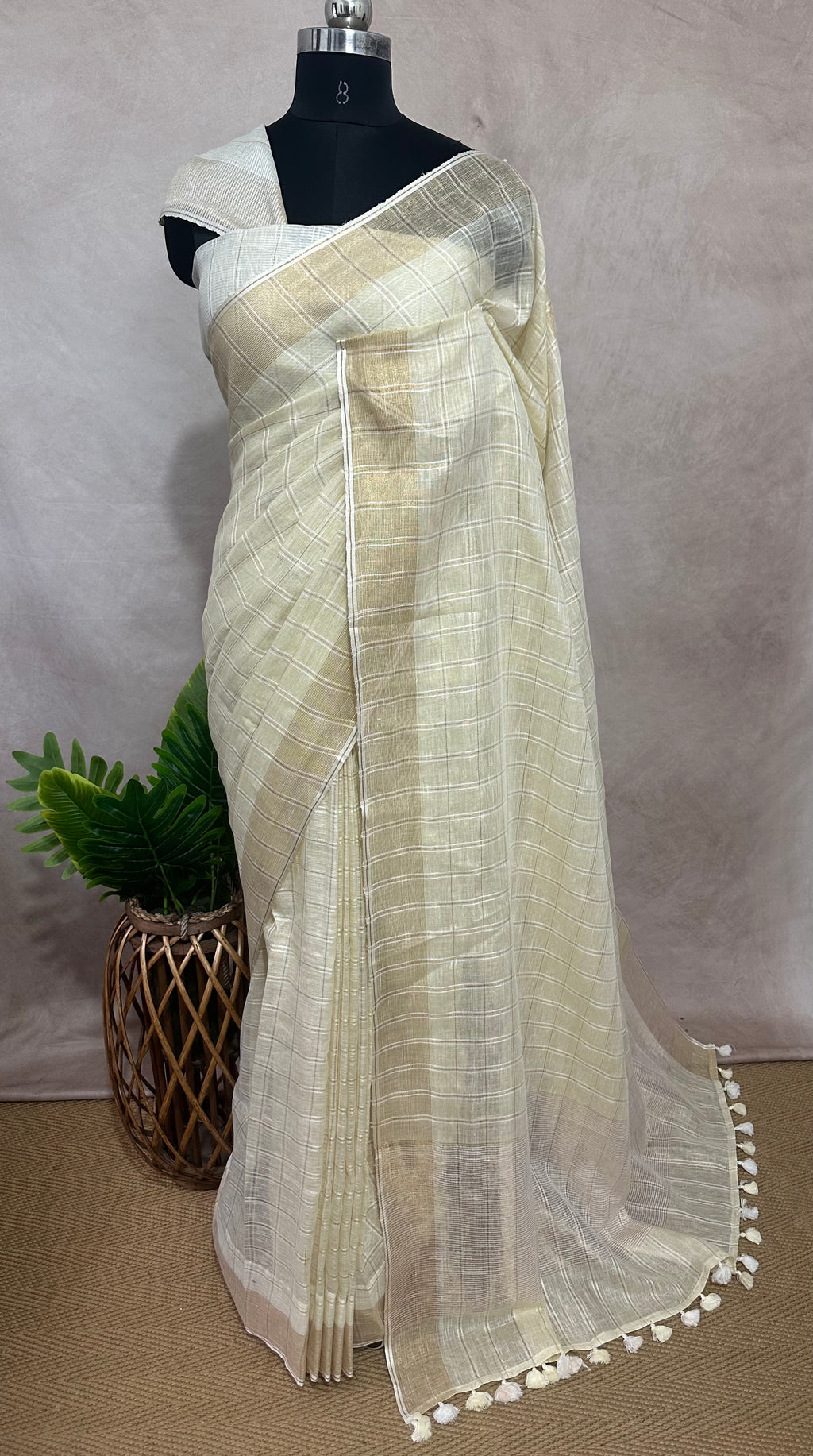 Linen saree with gold check and border