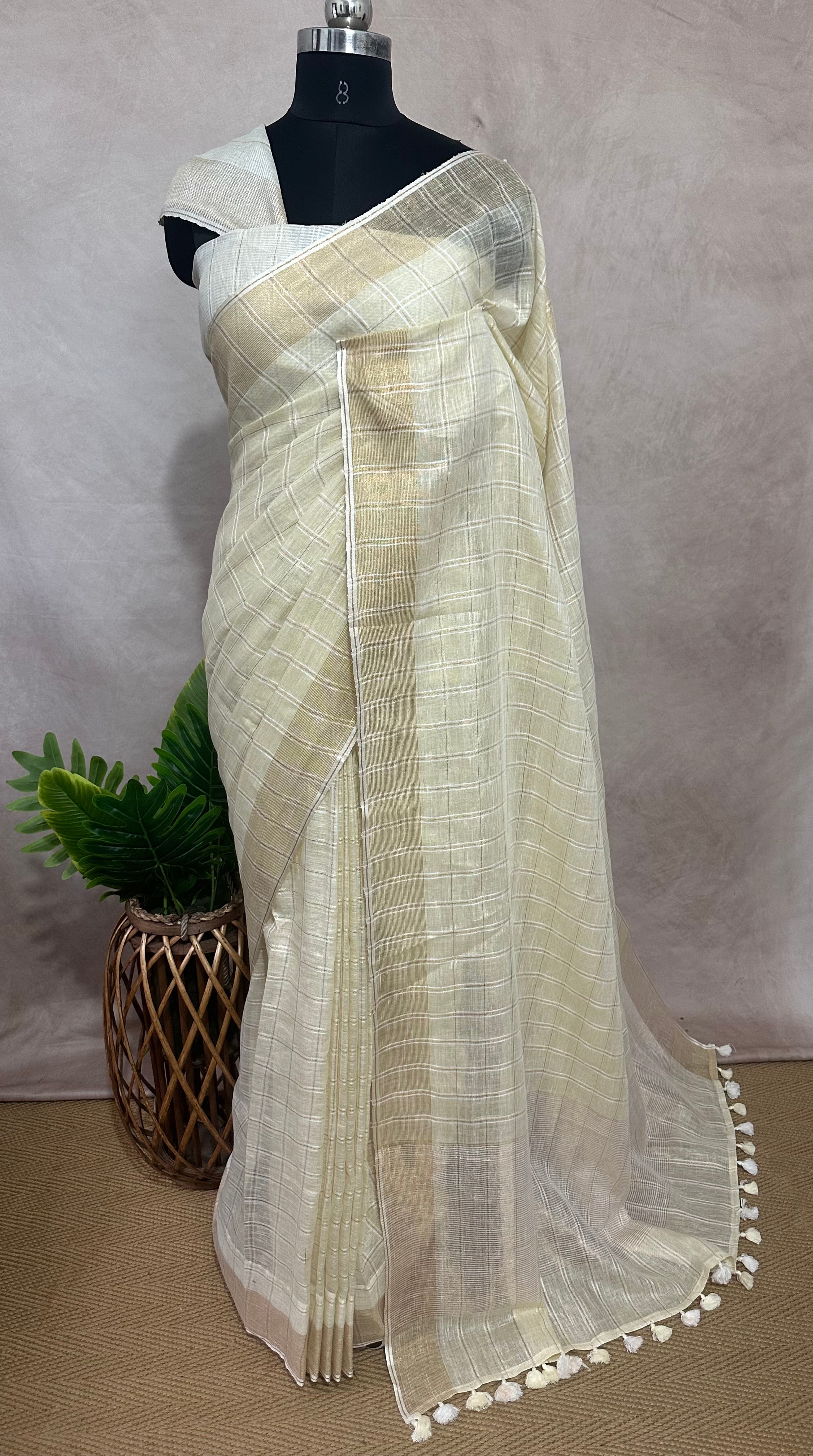 Linen saree with gold check and border