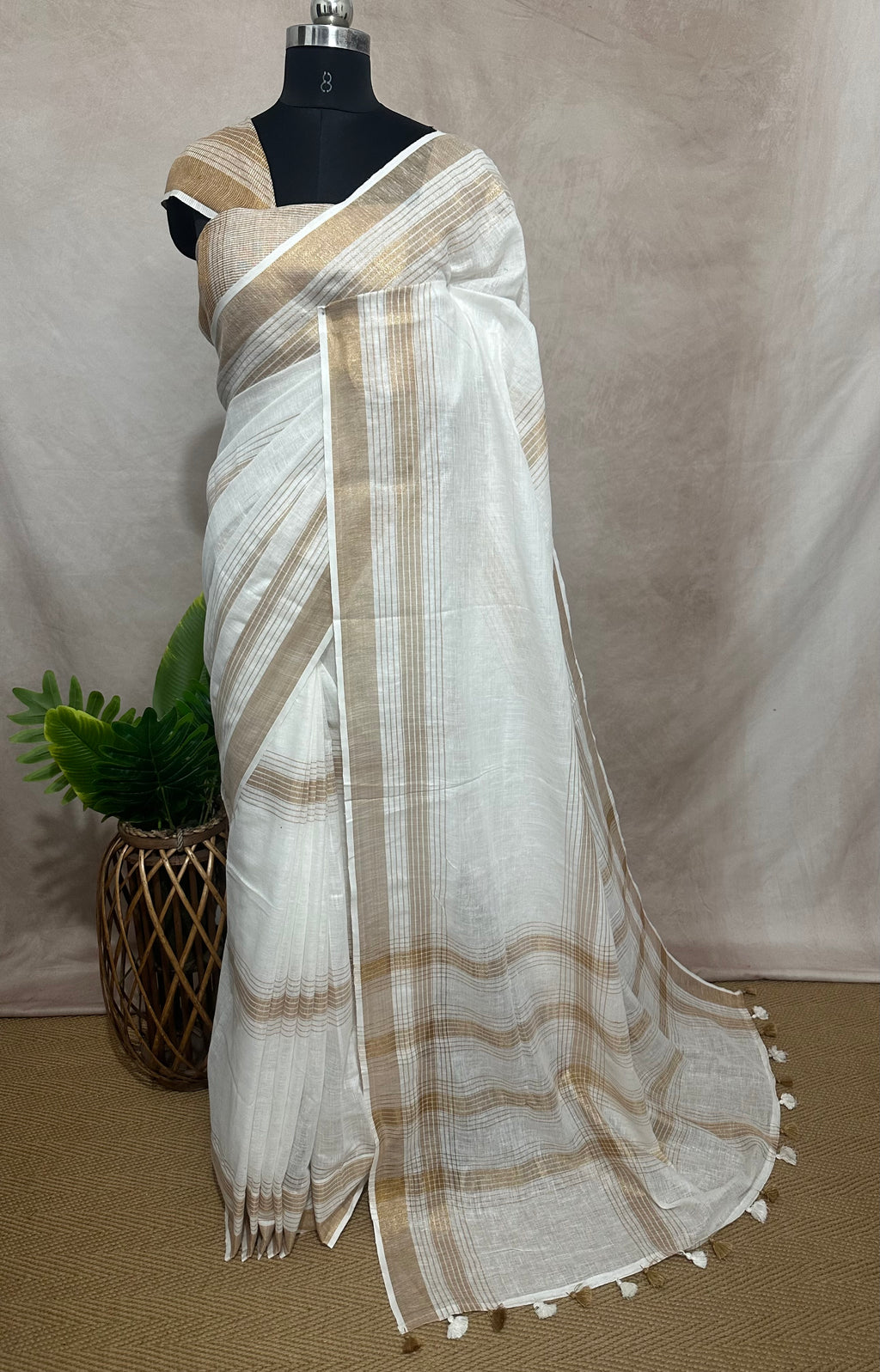 Linen saree with gold border