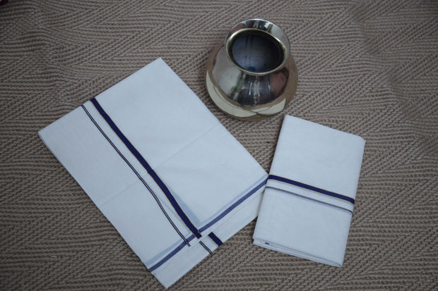 Puliyilakkara set mundu with navy blue and gold border