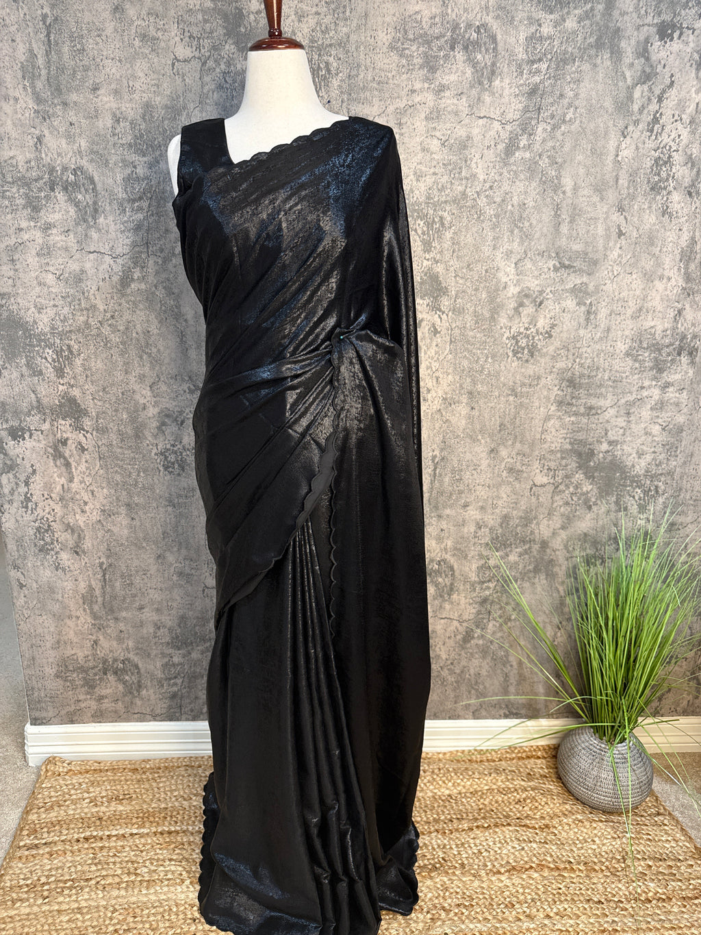 Shimmer crepe saree with scallop border, with stitched blouse