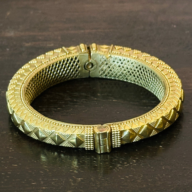 Brass finish bangles (single)
