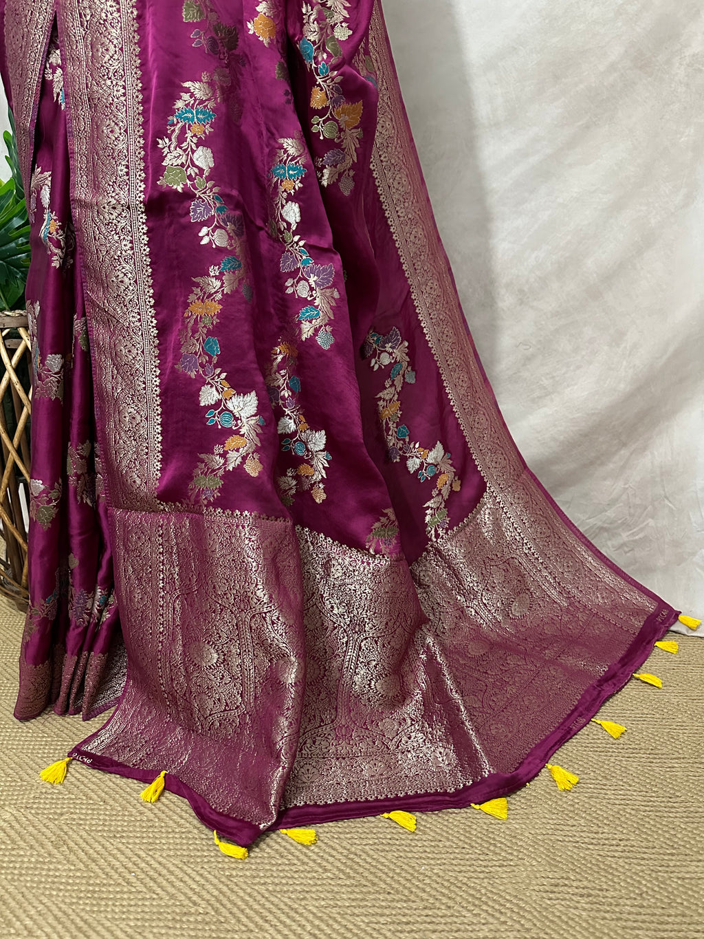 Semi crepe georgette saree with meenakari waeve and contrast bllouse