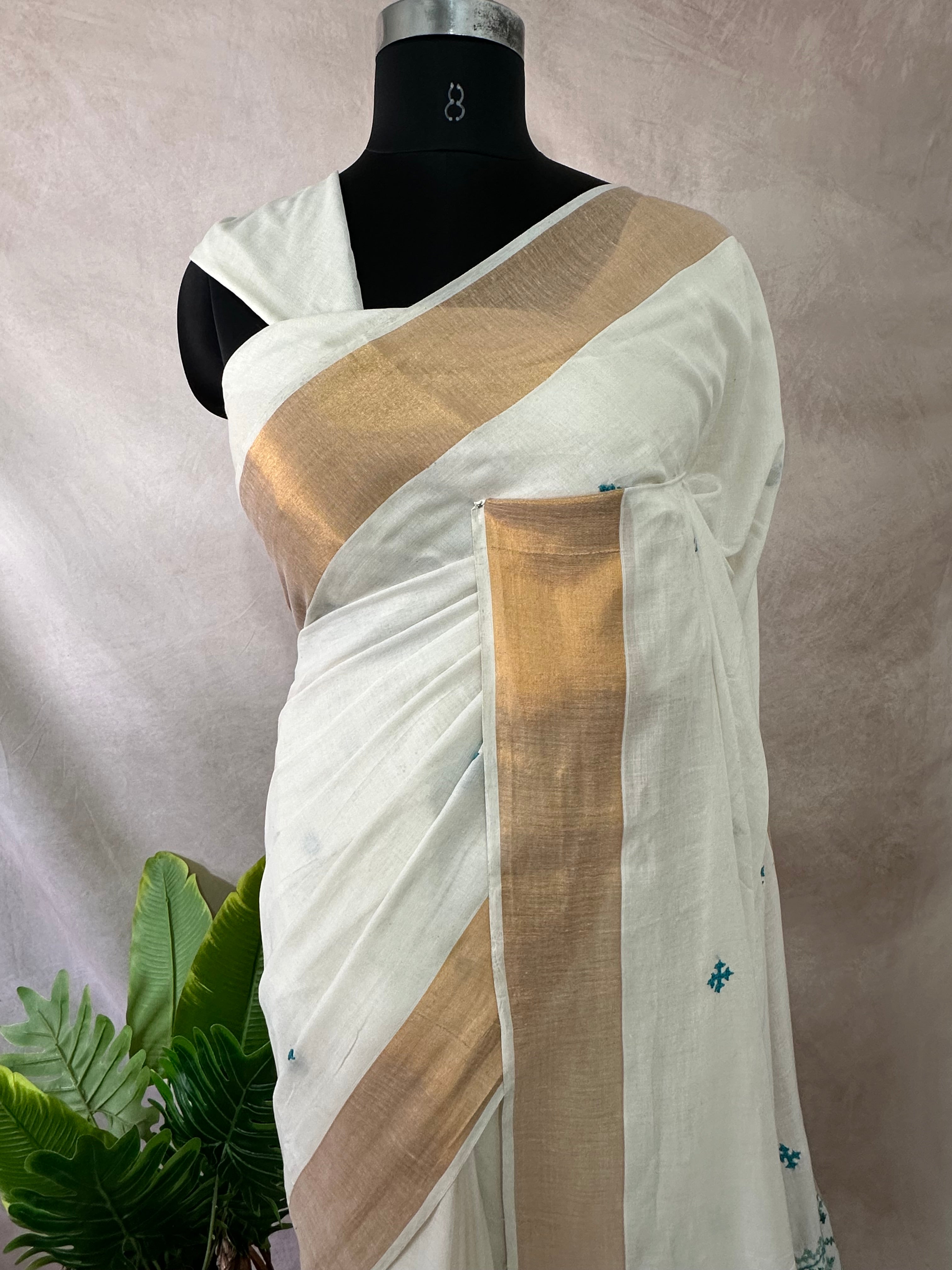 Set saree with gujrati hand work (Kutch work)