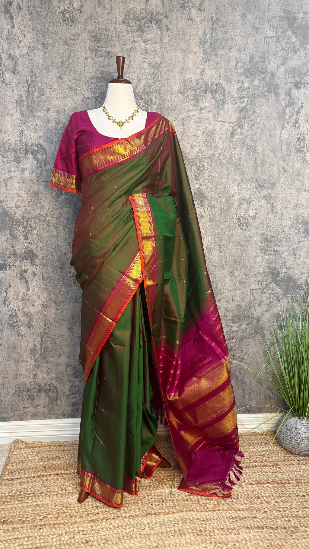 Handloom Double shaded green kanchivaram pure silk saree with pink border