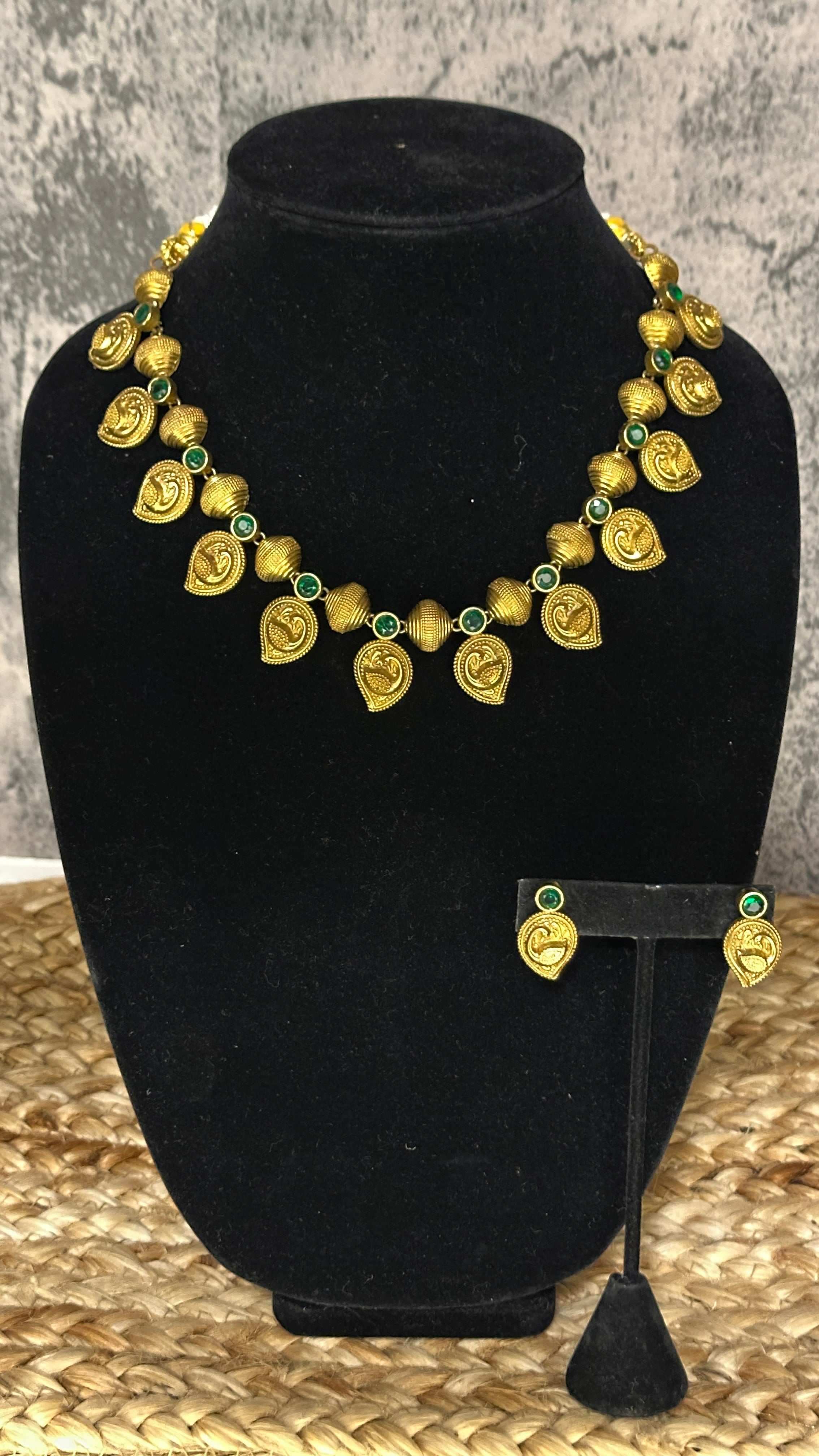 Brass mango necklace with green stone and stud