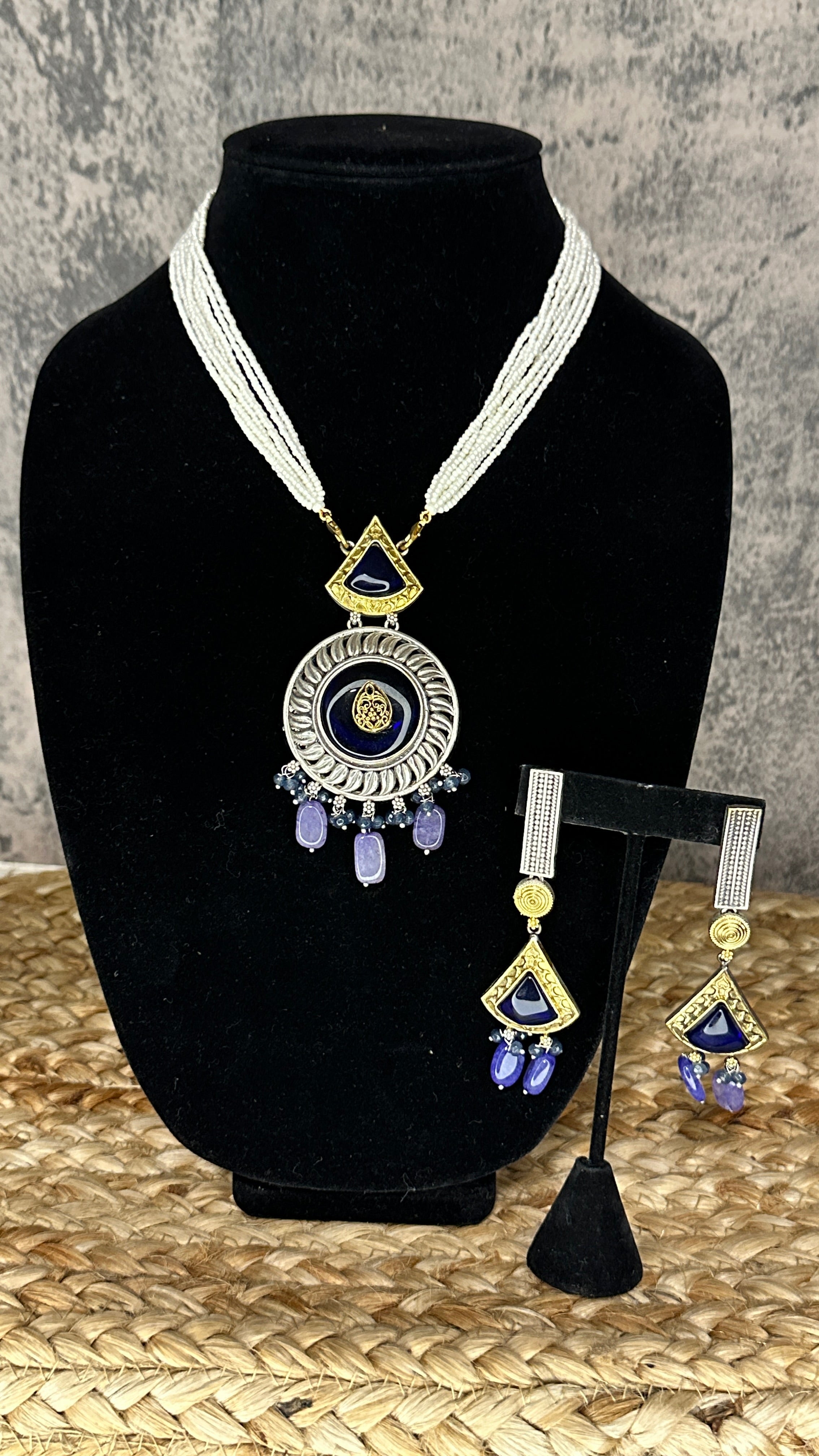Dual tone pendant and earring with pearl neacklace