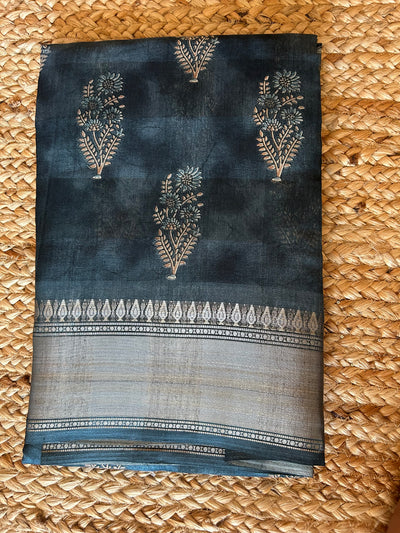 Gift saree, (no pico and fall)