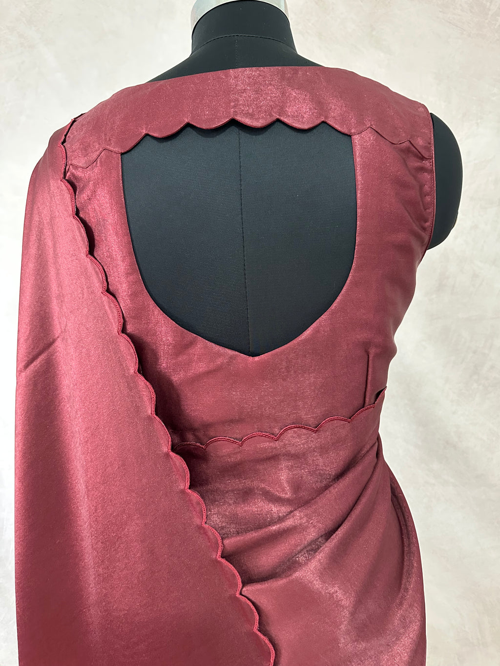 Shimmer crepe saree with scallop border, with stitched blouse