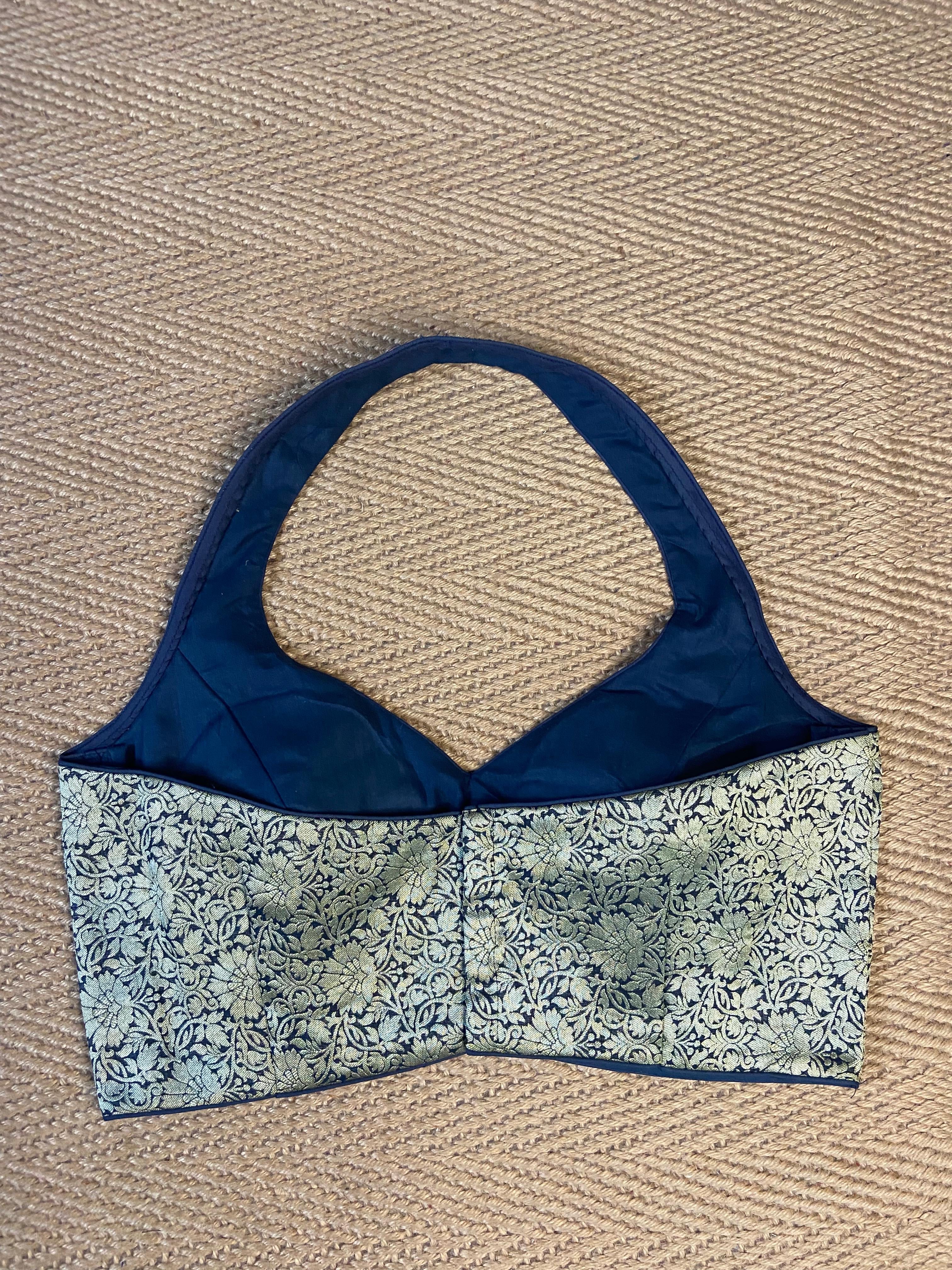 Blue brocade bloue