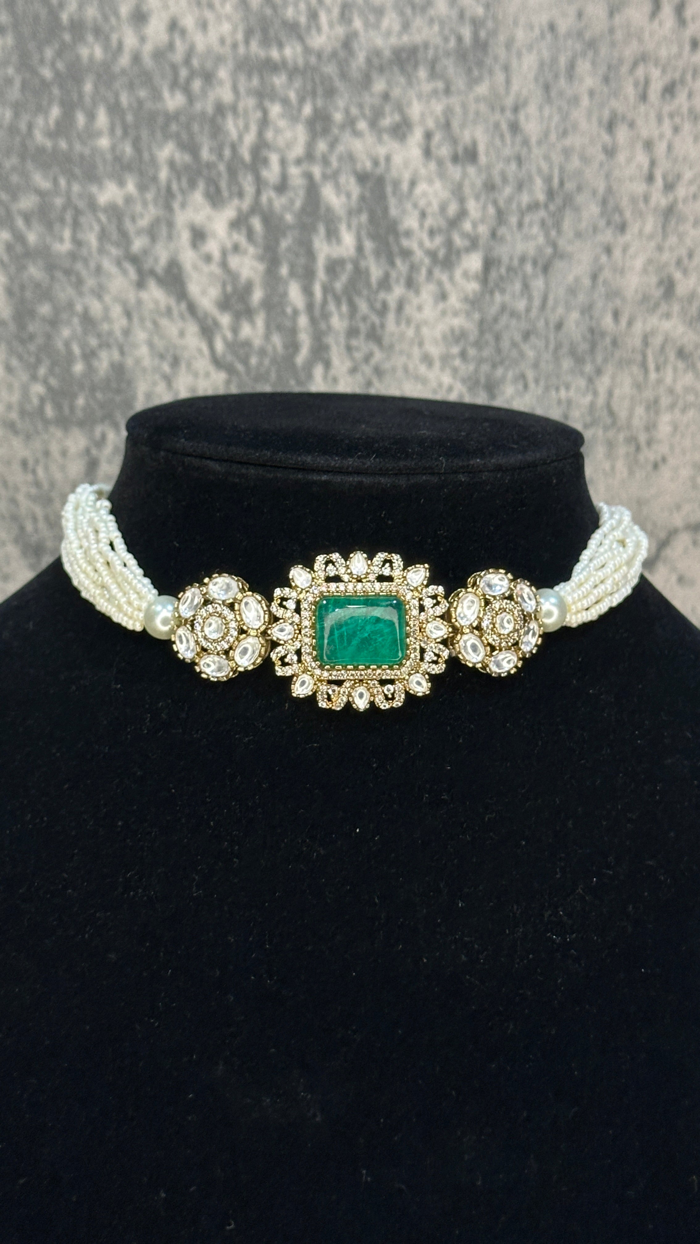 Choker with green and moissanite stone