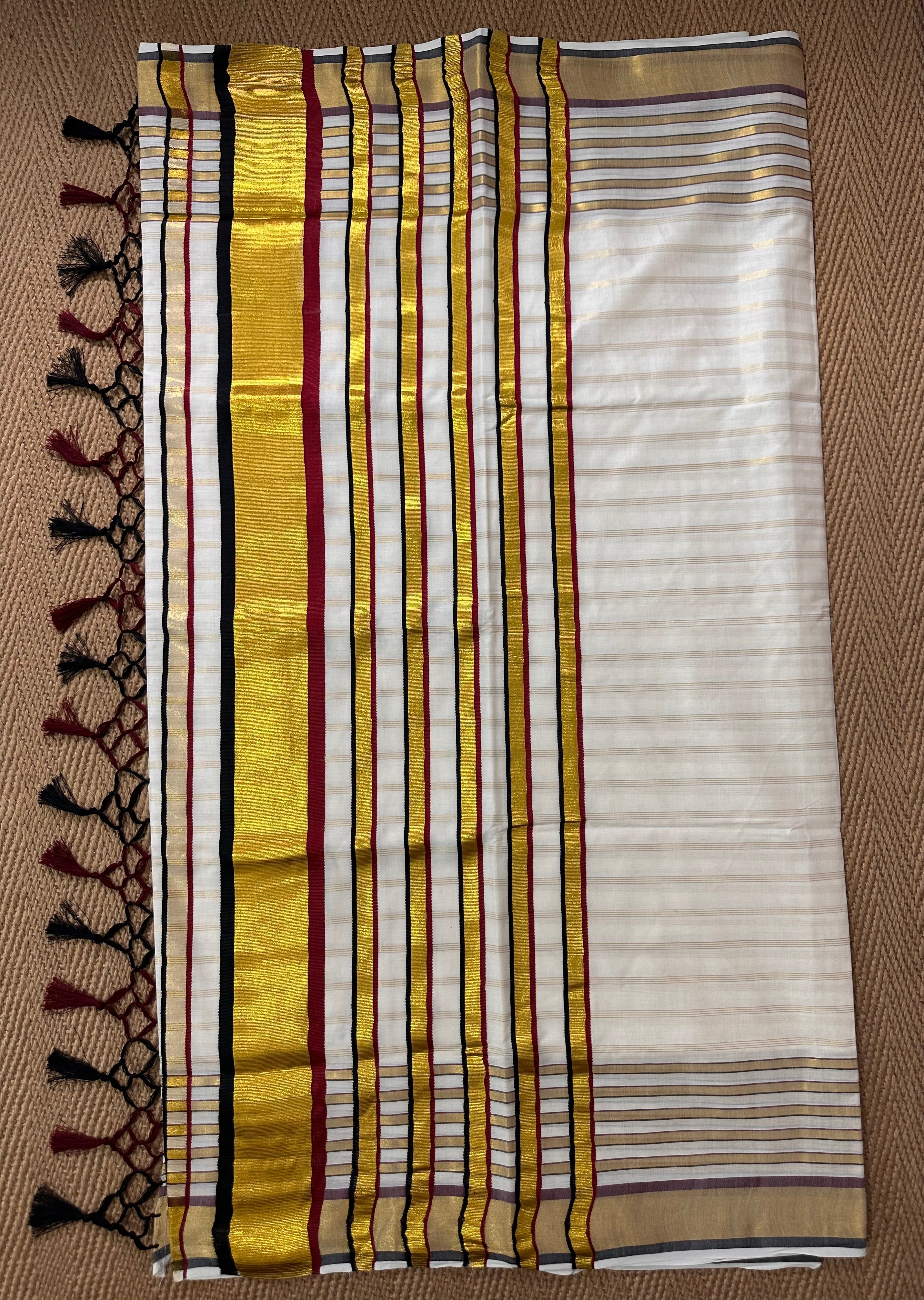 Set saree with black and red border