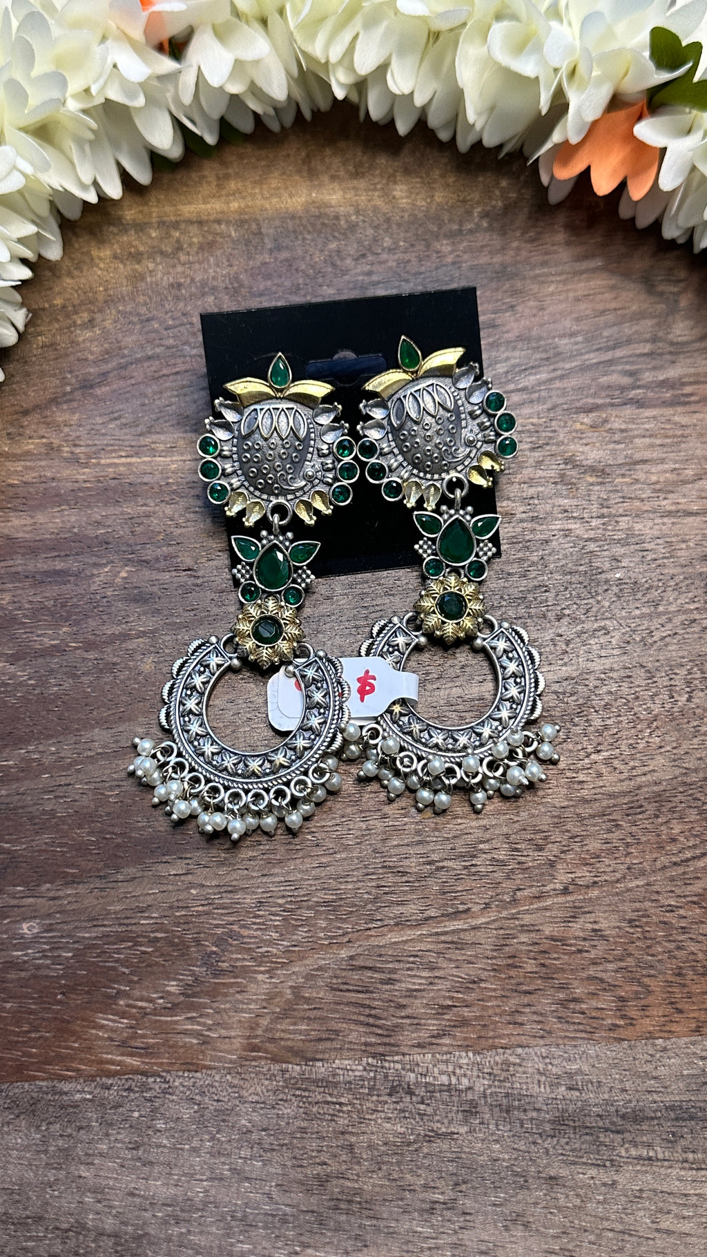 Light weight Dual tone earring with green stone