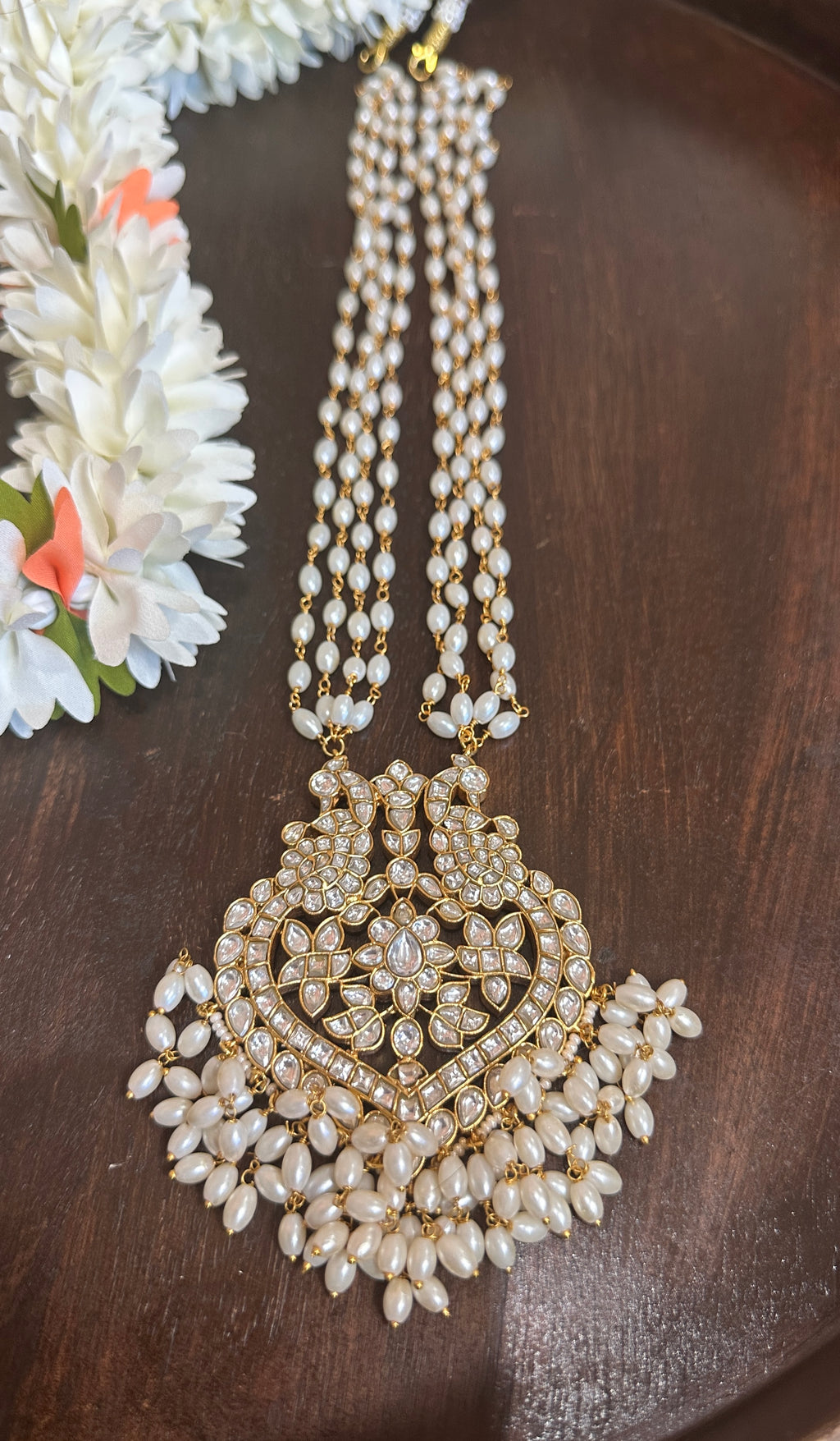 Jadau kundan pendent with 4 line pearl chain