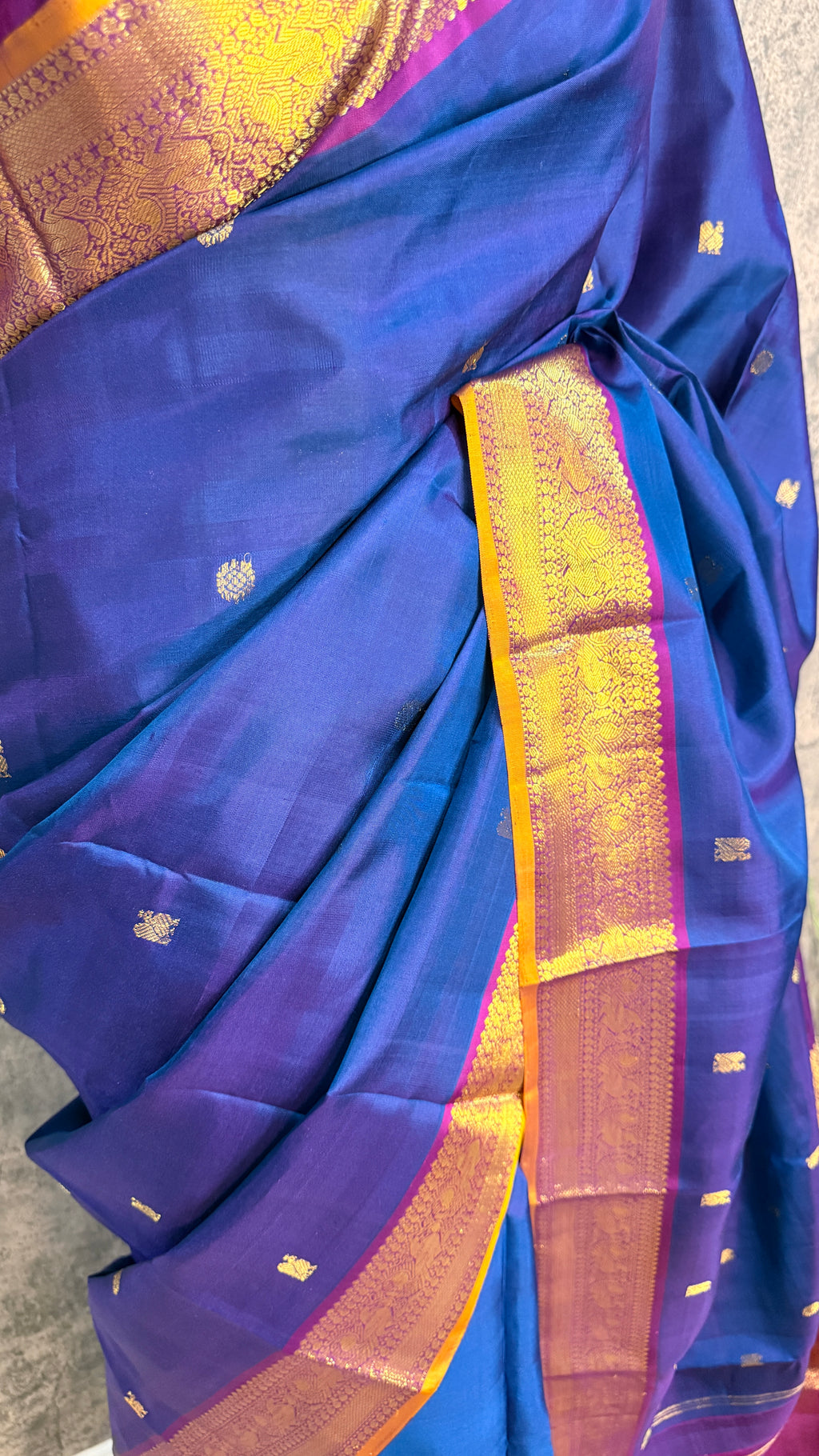 Pure handloom kanchivaram blue saree with 2gm zari karvai border