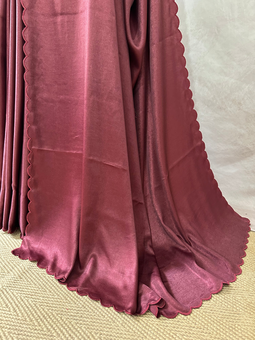 Shimmer crepe saree with scallop border, with stitched blouse