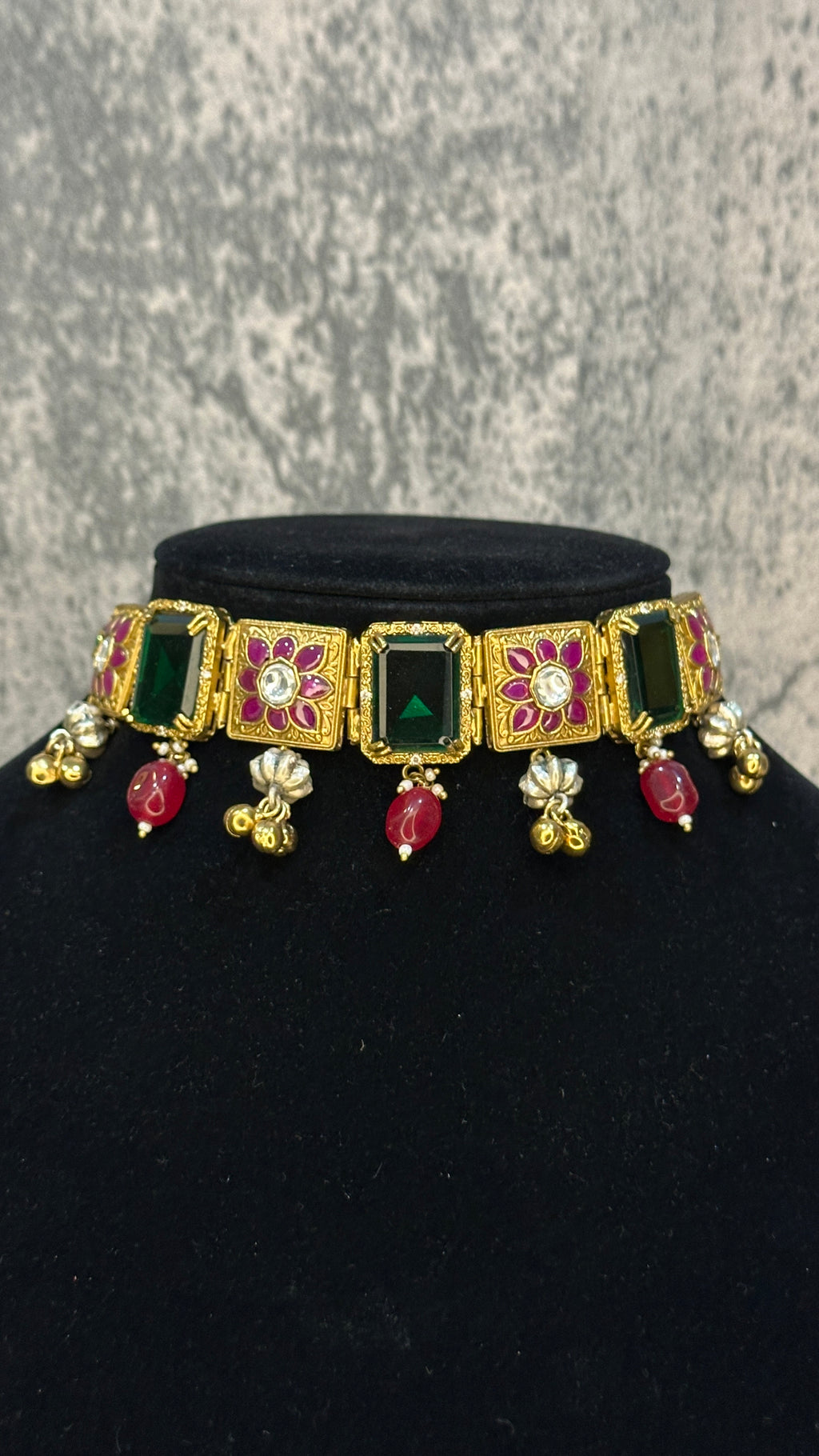 Choker with studs