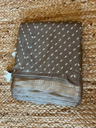 Gift saree, (no pico and fall)