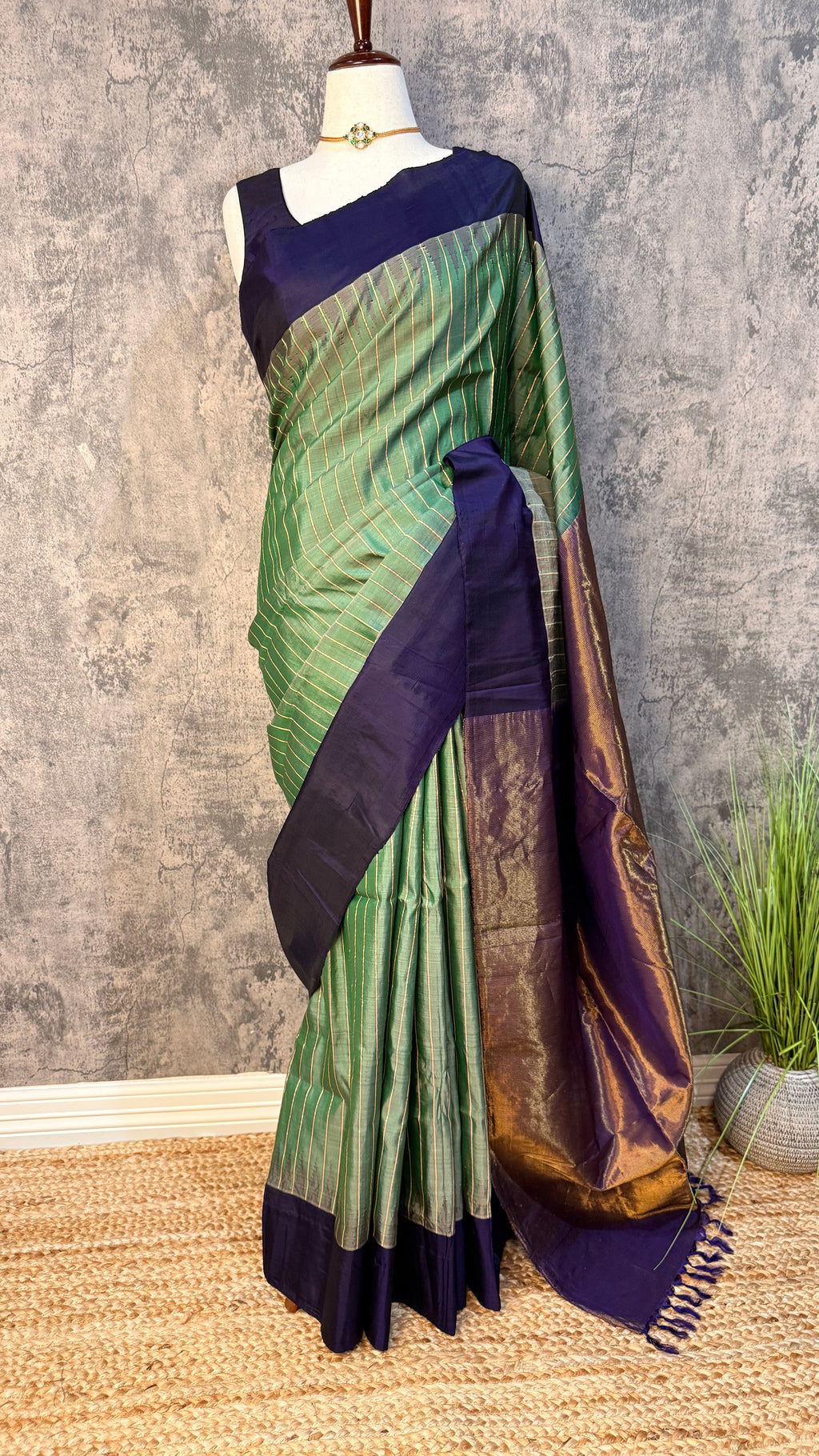 Gadwal pure silk handloom designer saree with stitched blouse