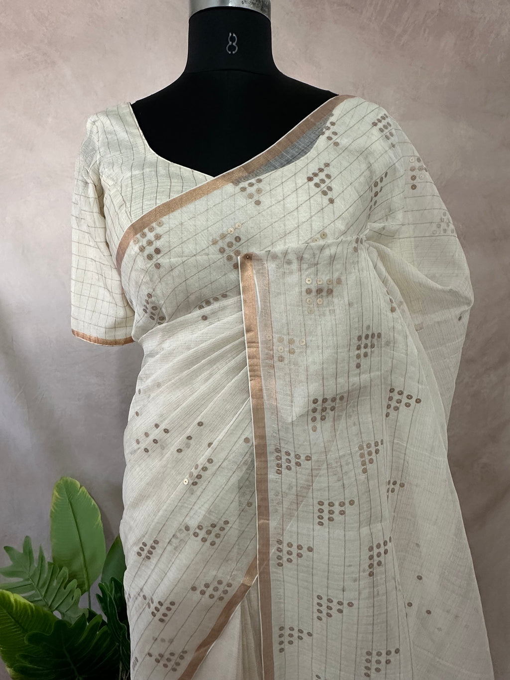 Muslin handloom saree with sequins pocket weave and jamdani pallu, with stitched blouse