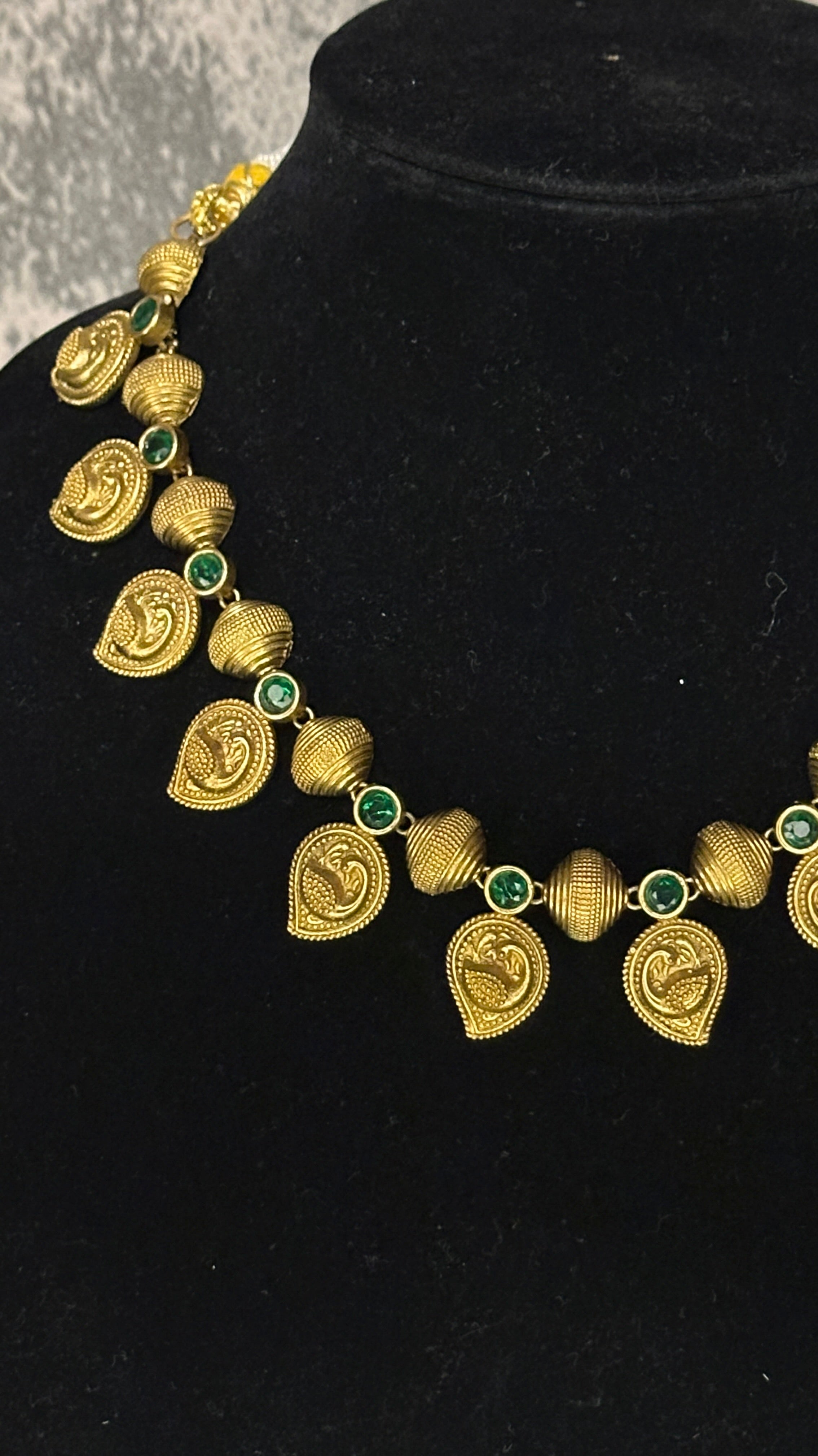 Brass mango necklace with green stone and stud
