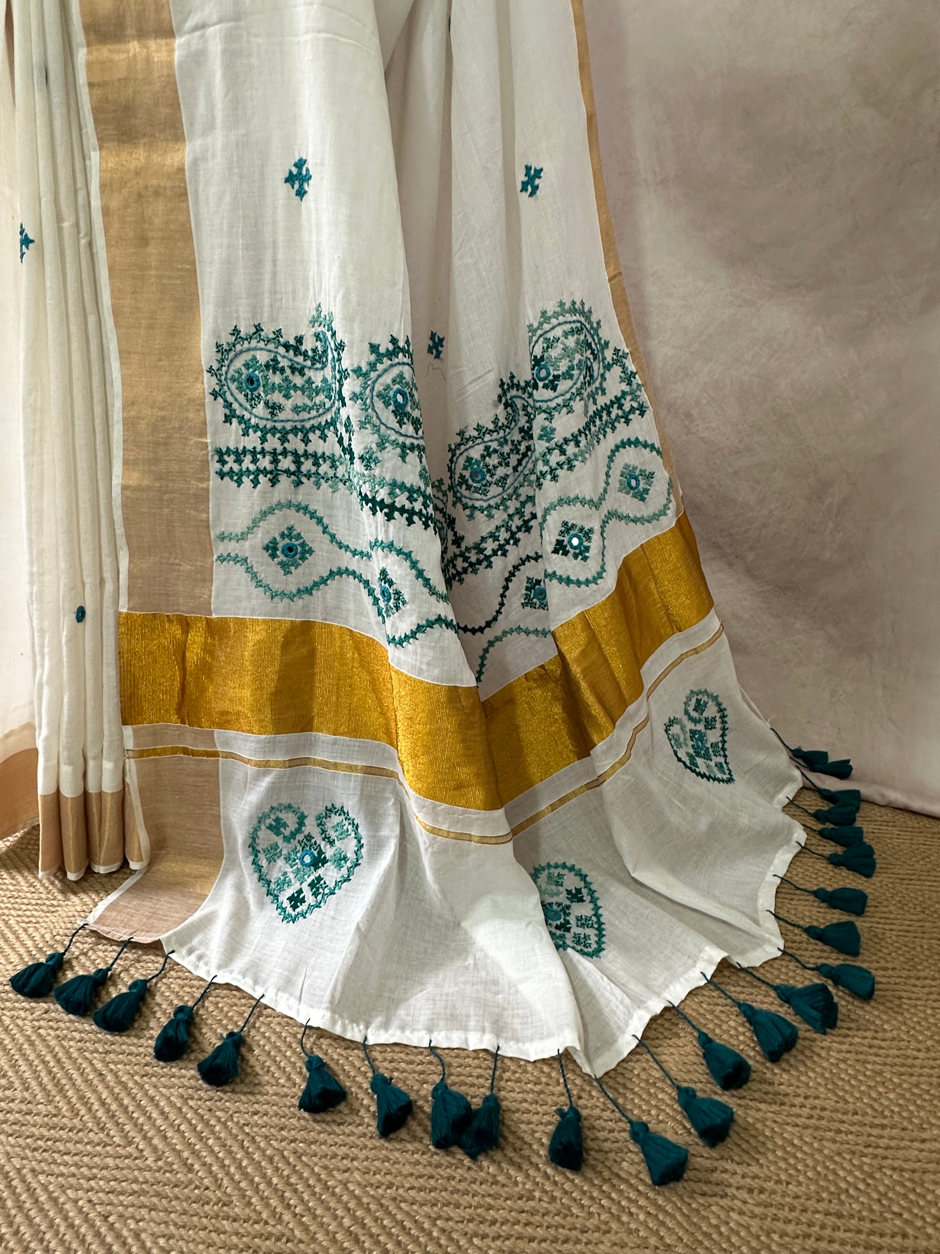 Set saree with gujrati hand work (Kutch work)