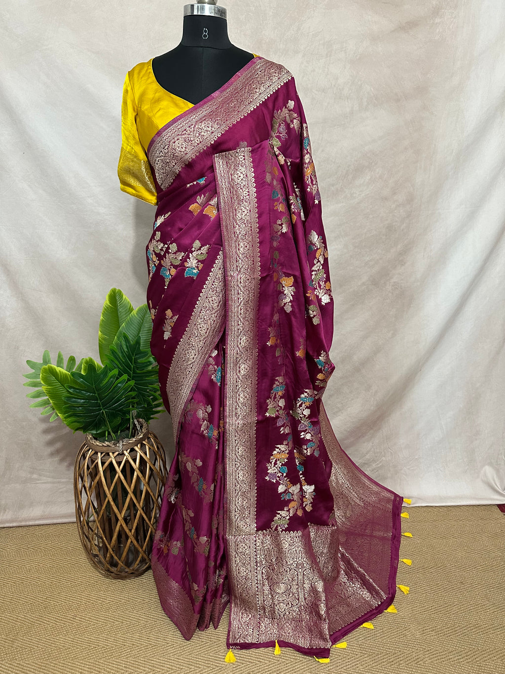 Semi crepe georgette saree with meenakari waeve and contrast bllouse