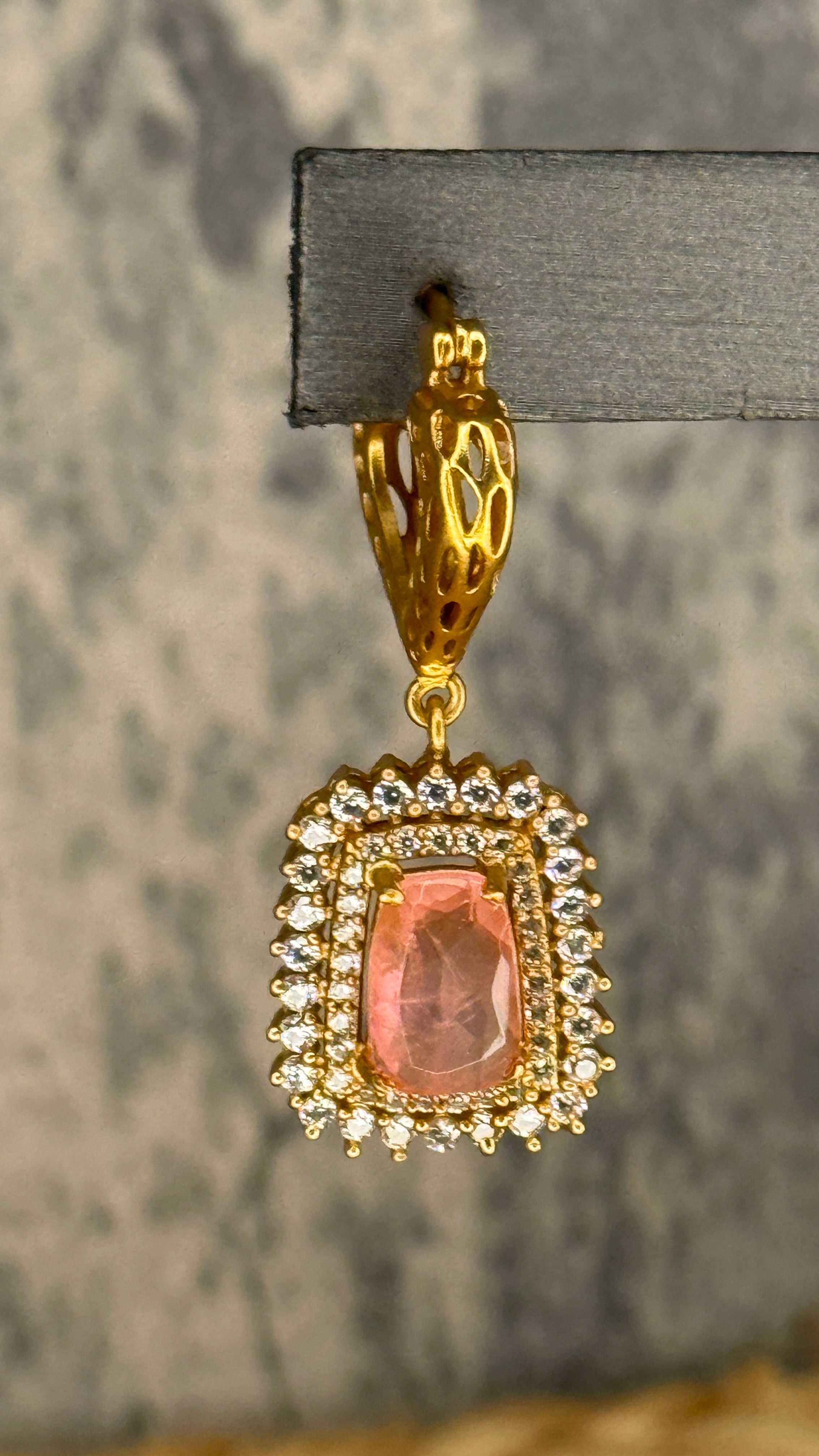 Earring with Light pink stone